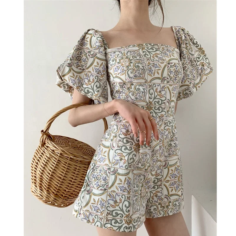Womens sweet floral printed jumpsuit girls puff sleeve square coller short wide leg jumpsuit
Womens sweet floral printed jumpsuit girls puff sleeve square coller short wide leg jumpsuit