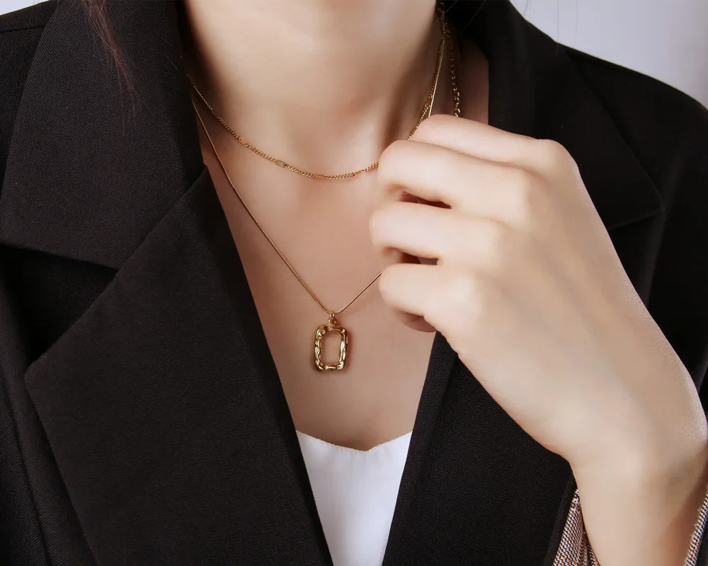 Titanium steel necklace trendy hollow square pendant necklace fashion simple clavicle chain female multi layer sweater necklace, Picture
Titanium steel necklace trendy hollow square pendant necklace fashion simple clavicle chain female multi layer sweater necklace, Picture