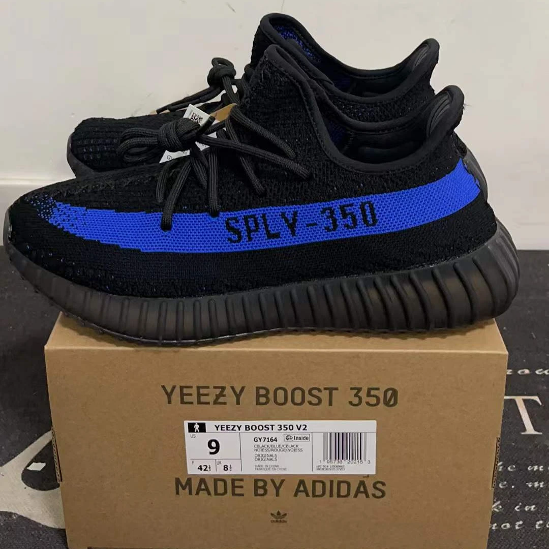 Original prestigious yzy 350 V2 black yezzy with the blue stripe US size 13 running shoes sliding box
Original prestigious yzy 350 V2 black yezzy with the blue stripe US size 13 running shoes sliding box