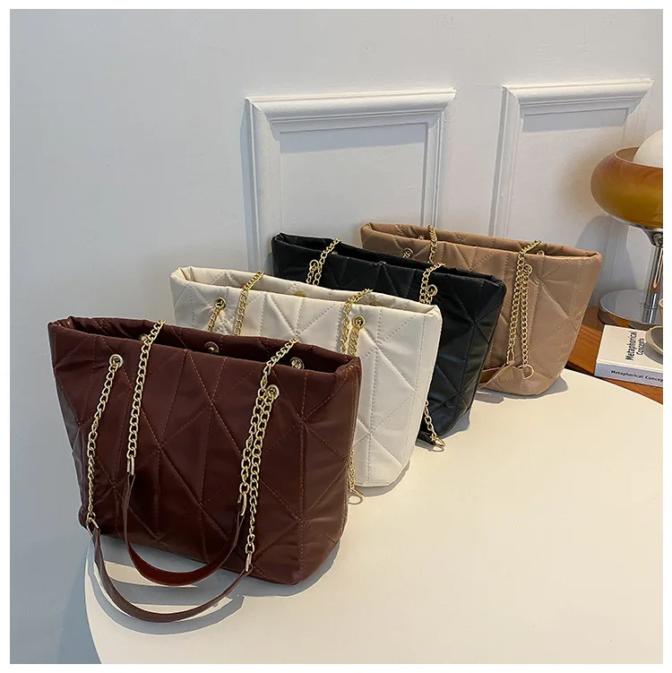 Cheap Wholesale Fashion Chains Straps Tote Bag Diamond Underarm Bag Vintage Women Handbags
Cheap Wholesale Fashion Chains Straps Tote Bag Diamond Underarm Bag Vintage Women Handbags