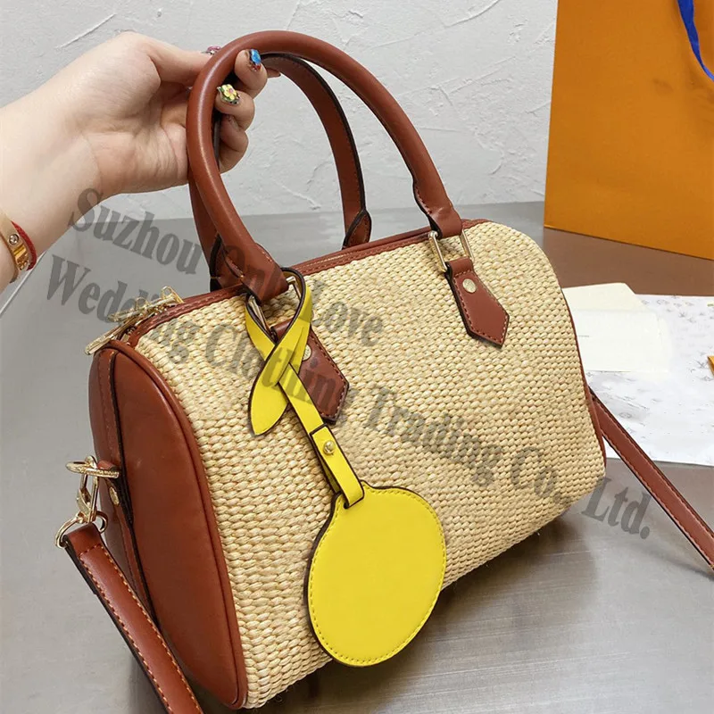 New 2021 Top Quality Weave Real Leather Pillow Handbags Characters All Over Shoulder Bag Women flower Round Shape Crossbody bag
New 2021 Top Quality Weave Real Leather Pillow Handbags Characters All Over Shoulder Bag Women flower Round Shape Crossbody bag