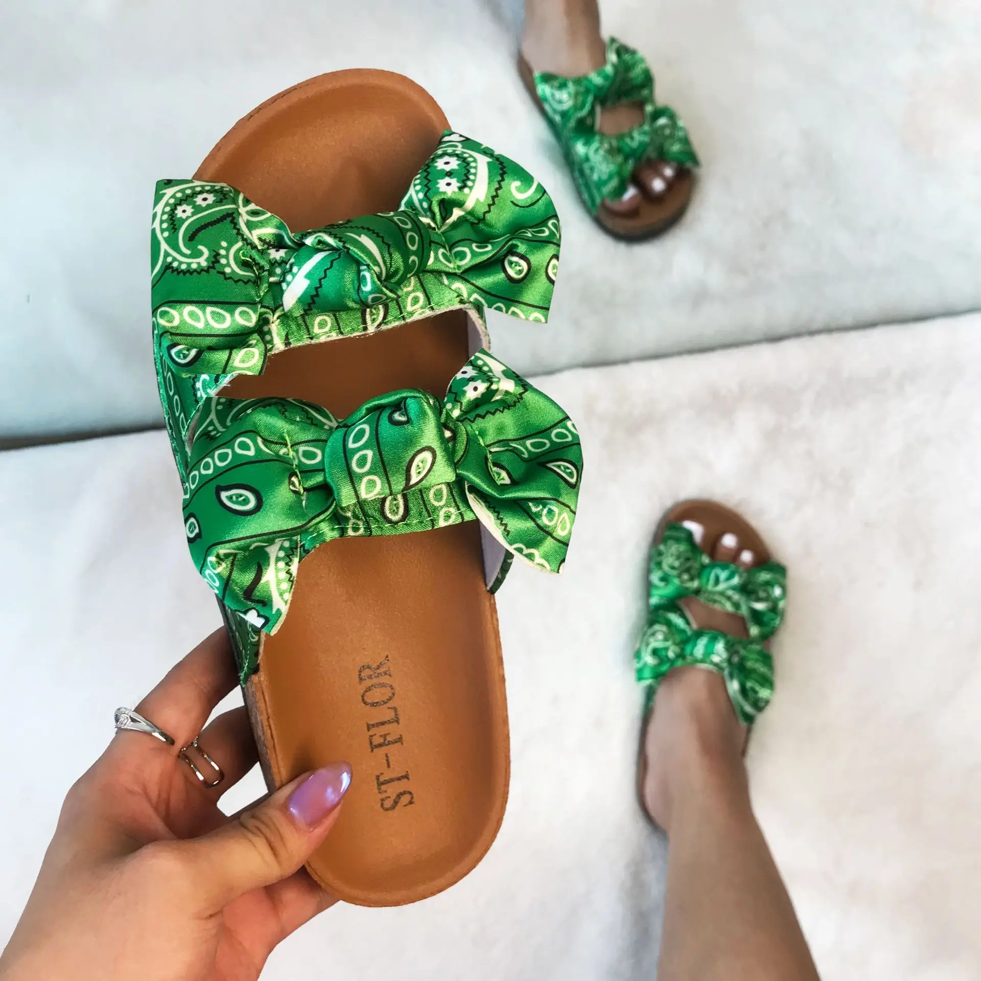 2021 Summer Hot Sale Clogs Wood Slippers Women Butterfly-Knot Soft Cork Flat Sandals
2021 Summer Hot Sale Clogs Wood Slippers Women Butterfly-Knot Soft Cork Flat Sandals