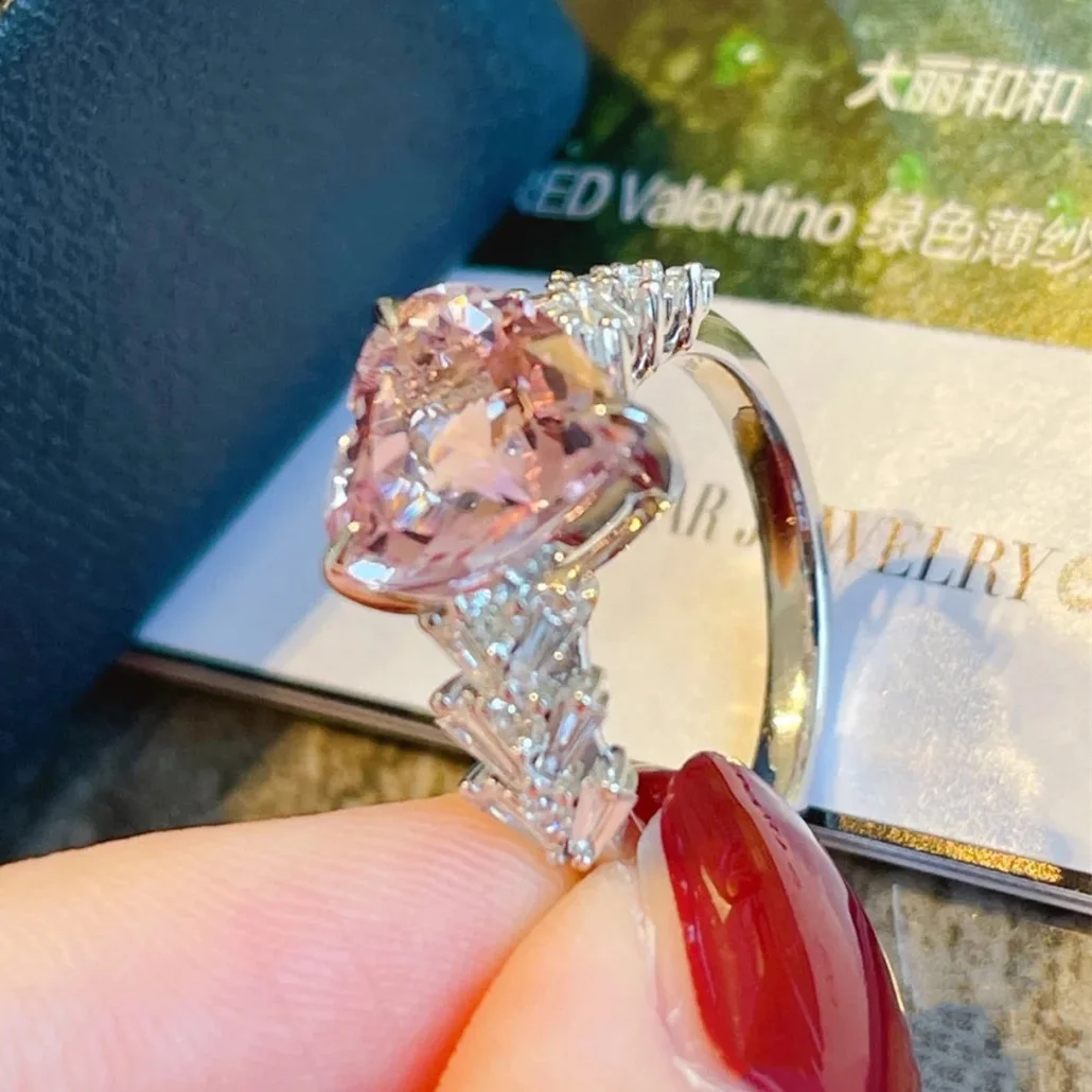 Fashion Heart Cut Pink Crystal Zircon Ring For Women Classic Three Prong Zircon Engagement Ring Women Wedding Jewelry, Customized color
Fashion Heart Cut Pink Crystal Zircon Ring For Women Classic Three Prong Zircon Engagement Ring Women Wedding Jewelry, Customized color