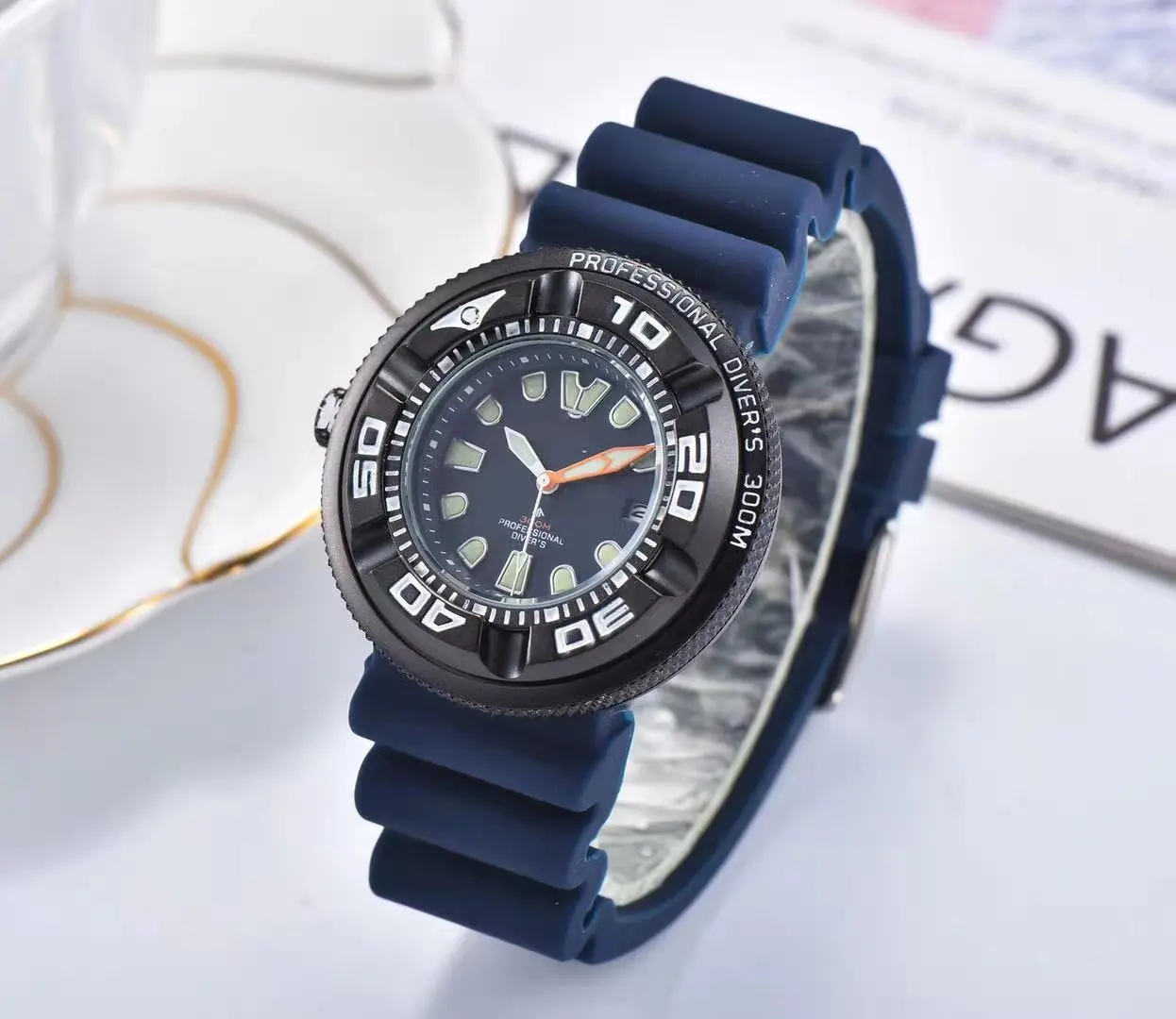 New men's diving watch alloy waterproof tank blue rubber Japanese quartz watch men glow-sport men's watch
New men's diving watch alloy waterproof tank blue rubber Japanese quartz watch men glow-sport men's watch