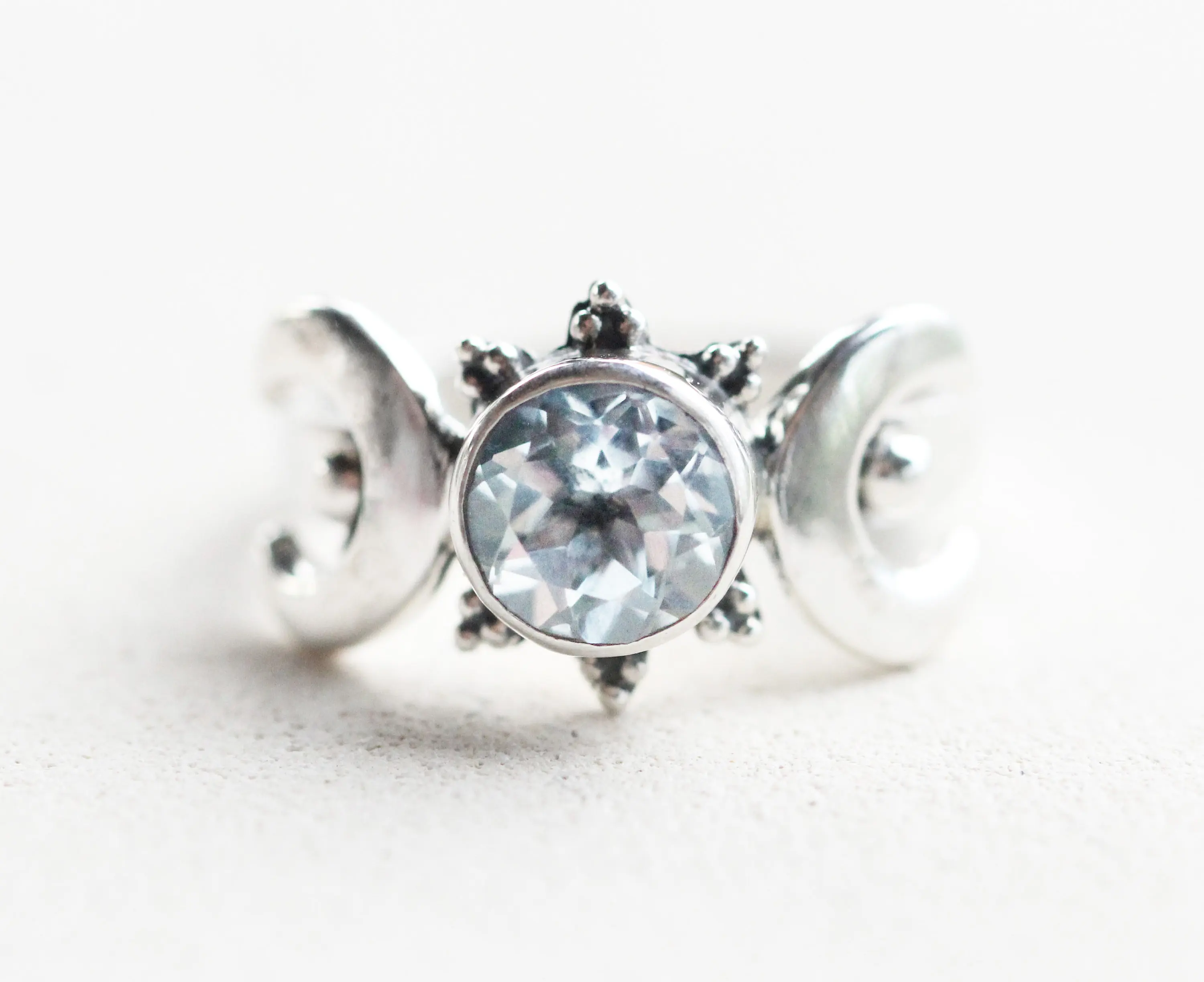 High Quality Wholesale Price minimalist KYRA0568 CZ Rings Platinum Plated 3A Zircon ring for women, Silver
High Quality Wholesale Price minimalist KYRA0568 CZ Rings Platinum Plated 3A Zircon ring for women, Silver