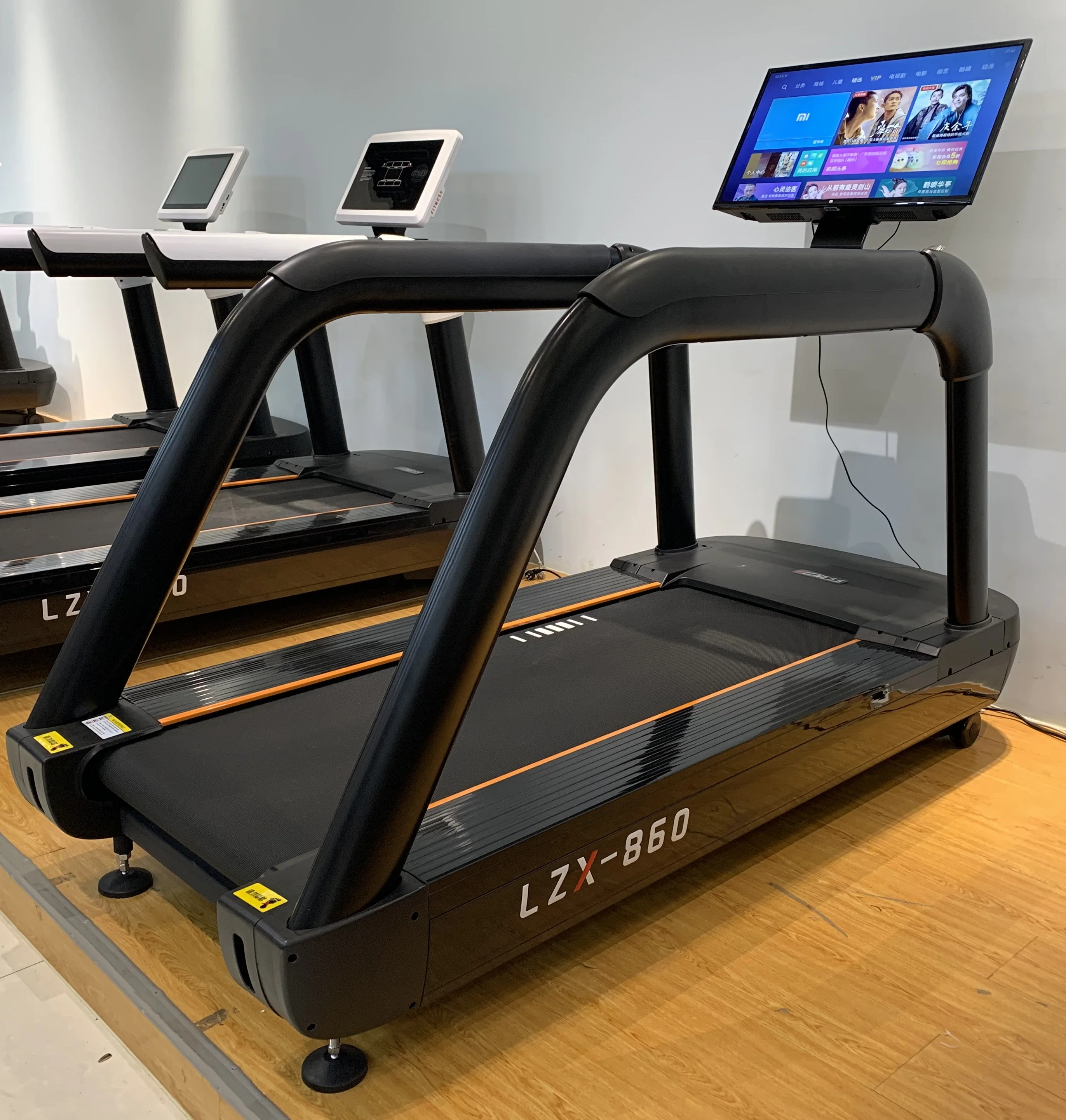 2020 new coming commercial gym cardio equipment treadmill with 32'' big TV touch screen running machine, Customized color
2020 new coming commercial gym cardio equipment treadmill with 32'' big TV touch screen running machine, Customized color