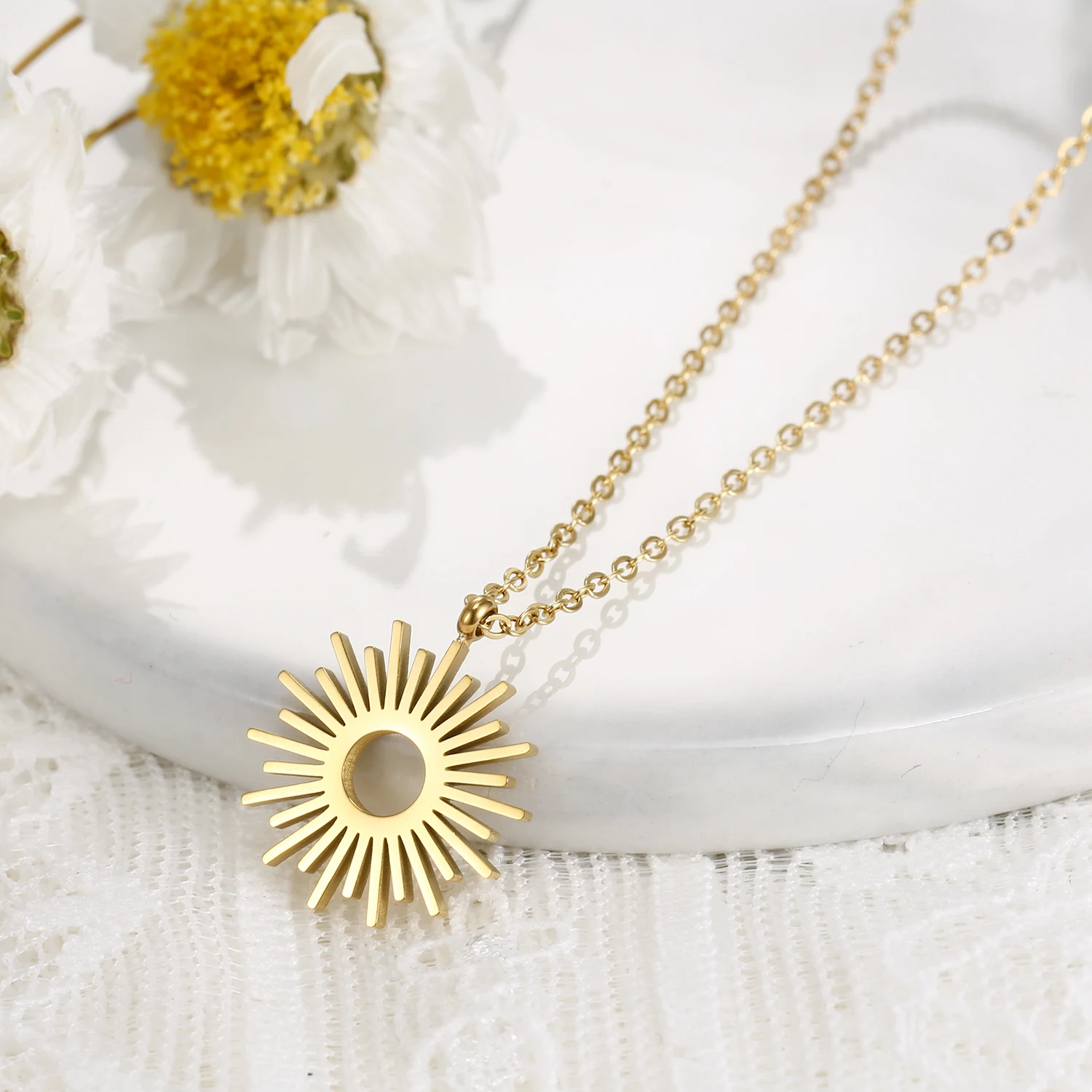 Olivia popular fashion jewelry unisex originality circle round design shining style 18k gold pendant necklace
Olivia popular fashion jewelry unisex originality circle round design shining style 18k gold pendant necklace