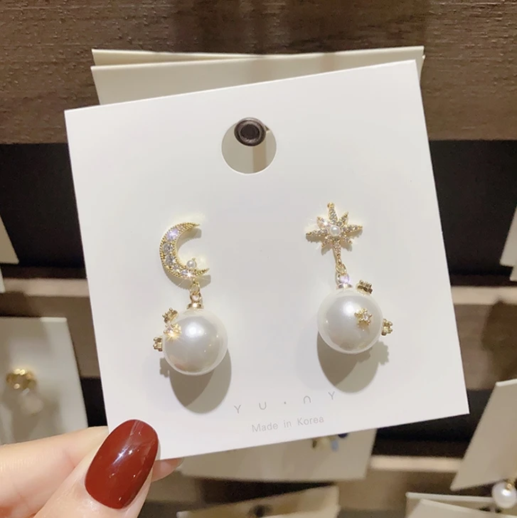 2021 Korean style trendy star and moon micro inlaid earrings female fashion personality zircon pearl S925 silver post earrings
2021 Korean style trendy star and moon micro inlaid earrings female fashion personality zircon pearl S925 silver post earrings