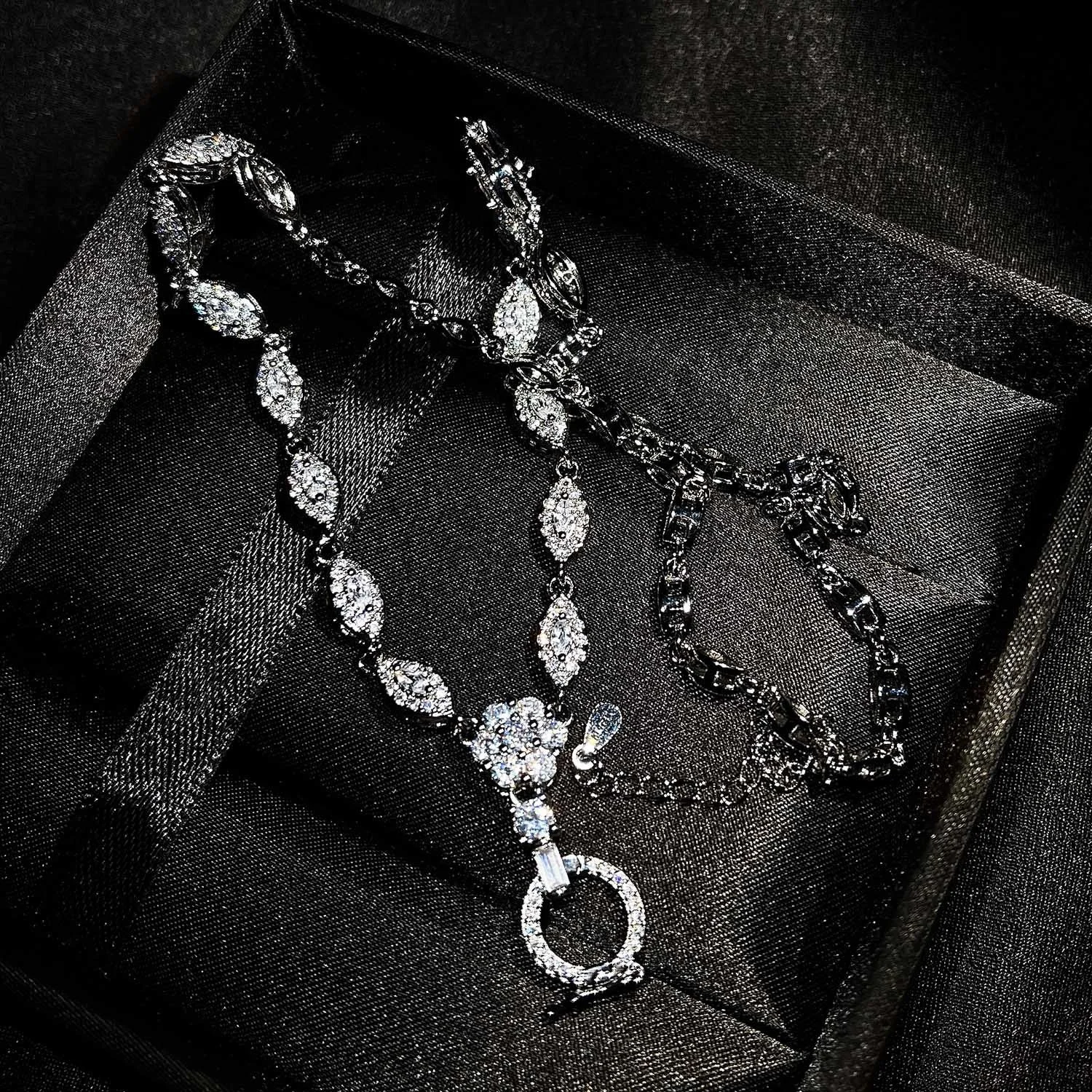 Europe America Fashion Necklace With Shiny Small Zircon (It Can Be Used With Any Pendant) Women's Wedding Party Luxury Jewelry, Picture shows
Europe America Fashion Necklace With Shiny Small Zircon (It Can Be Used With Any Pendant) Women's Wedding Party Luxury Jewelry, Picture shows