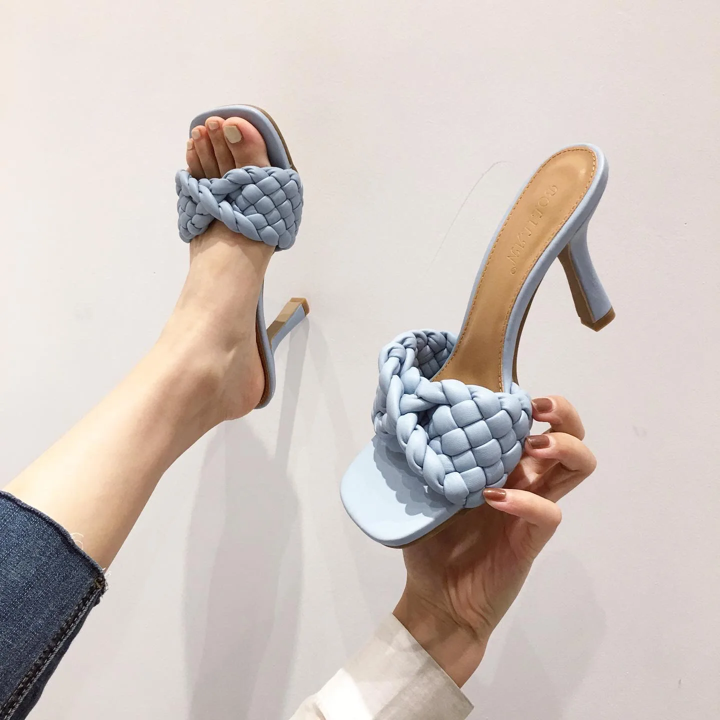 Women thick high heel Boots 2021 summer designer Kinks Woven Up fashion womens casual heels shoes girls thigh high heel Sandals
Women thick high heel Boots 2021 summer designer Kinks Woven Up fashion womens casual heels shoes girls thigh high heel Sandals