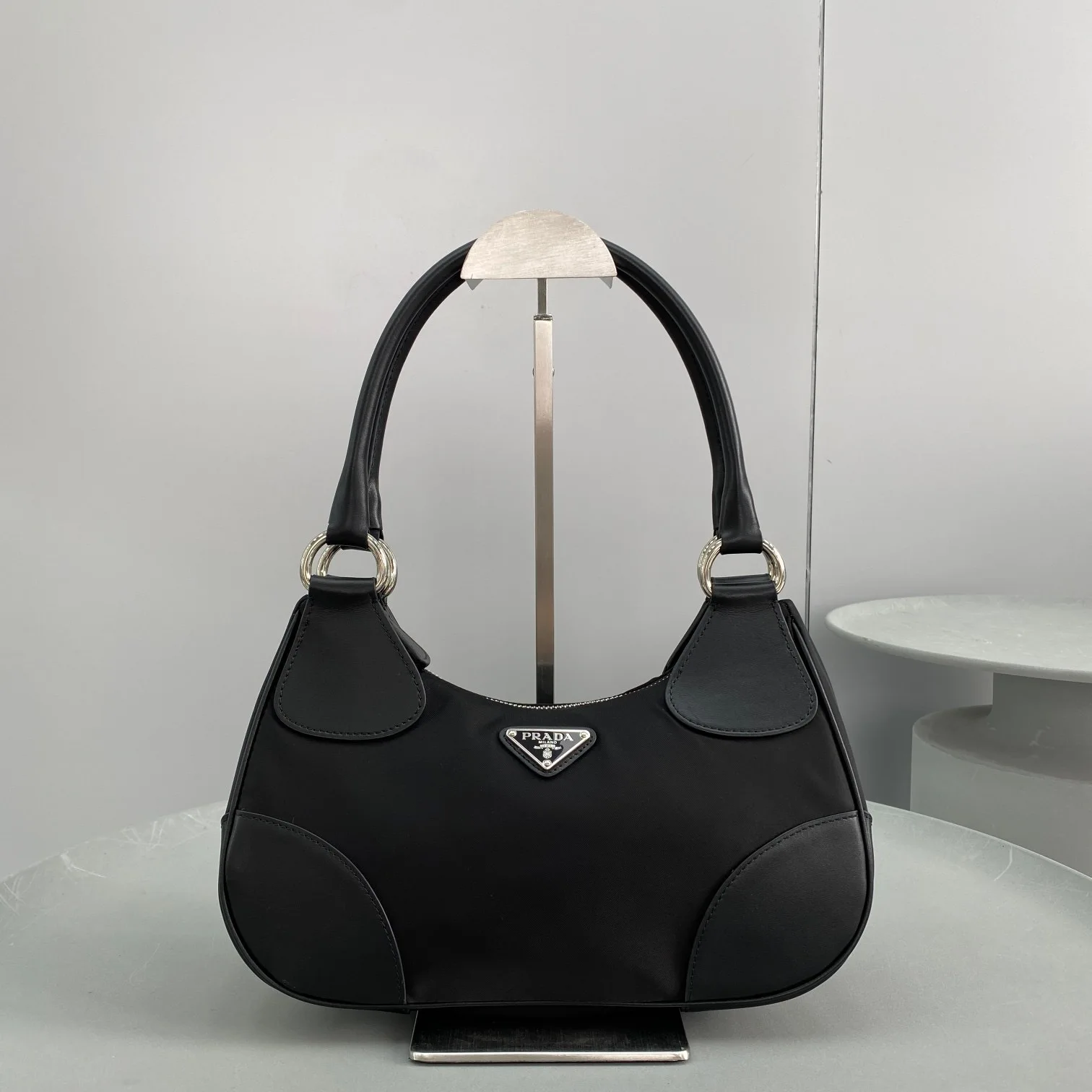 2021 Designer Bag Women Black Nylon Handbag Girl Nylon Lining Handbags
2021 Designer Bag Women Black Nylon Handbag Girl Nylon Lining Handbags