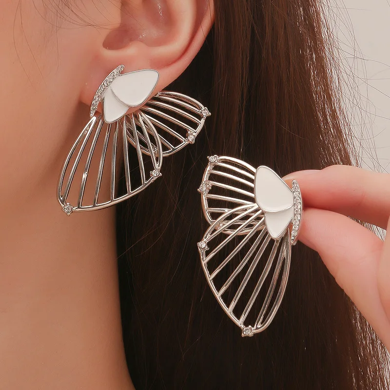 New Arrival Zircon Butterfly Earrings Oil Drop Hollow Women Fashion Butterfly Stud Earrings 2023
New Arrival Zircon Butterfly Earrings Oil Drop Hollow Women Fashion Butterfly Stud Earrings 2023