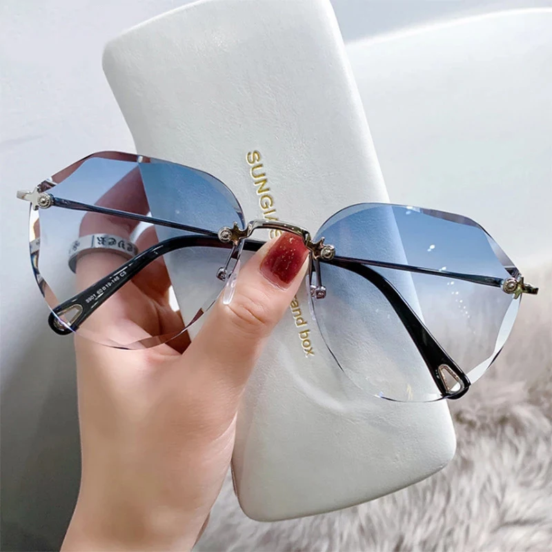 Kenbo Eyewear Oversized Shades Sun glasses Sunglasses Women Female Lady 2022 brand design trendy Rimless sunglasses
Kenbo Eyewear Oversized Shades Sun glasses Sunglasses Women Female Lady 2022 brand design trendy Rimless sunglasses