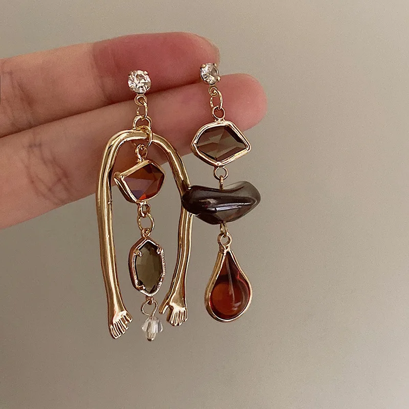 2023 Wholesale French Vintage Art Jewelry Resin Earrings women luxury Asymmetric Design Gold Drop Earrings
2023 Wholesale French Vintage Art Jewelry Resin Earrings women luxury Asymmetric Design Gold Drop Earrings