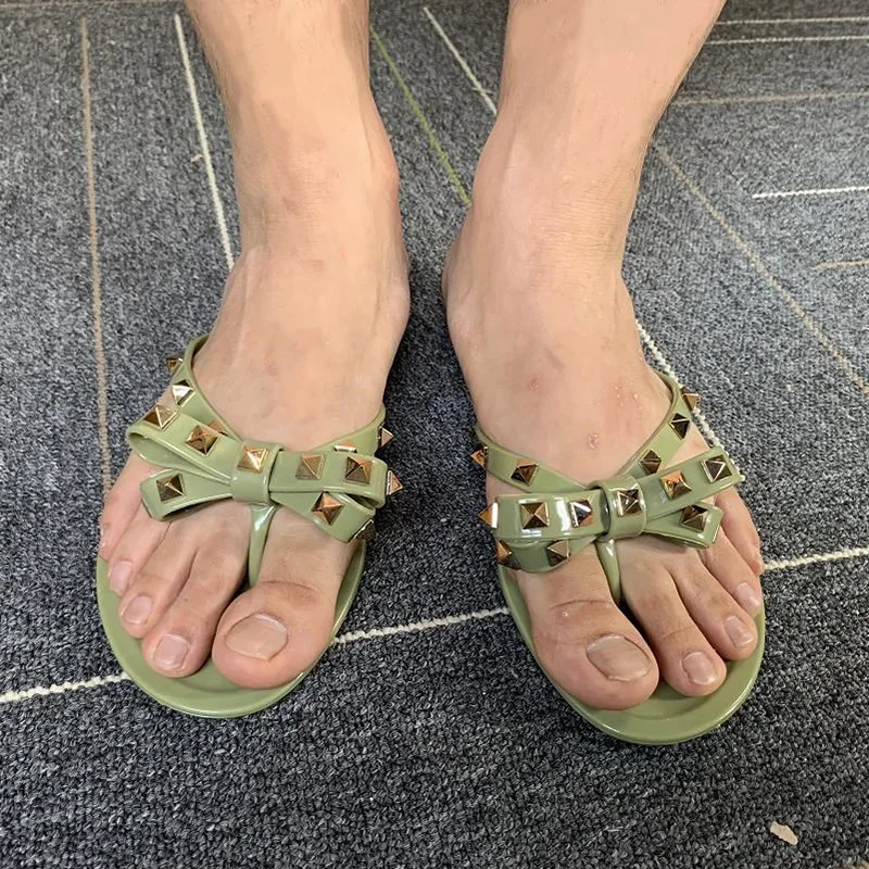 Summer Fashion Women Hot Flip Flops Cool Beach Rivets Bow Flat Sandals Jelly Shoes Sandals for Girls
Summer Fashion Women Hot Flip Flops Cool Beach Rivets Bow Flat Sandals Jelly Shoes Sandals for Girls