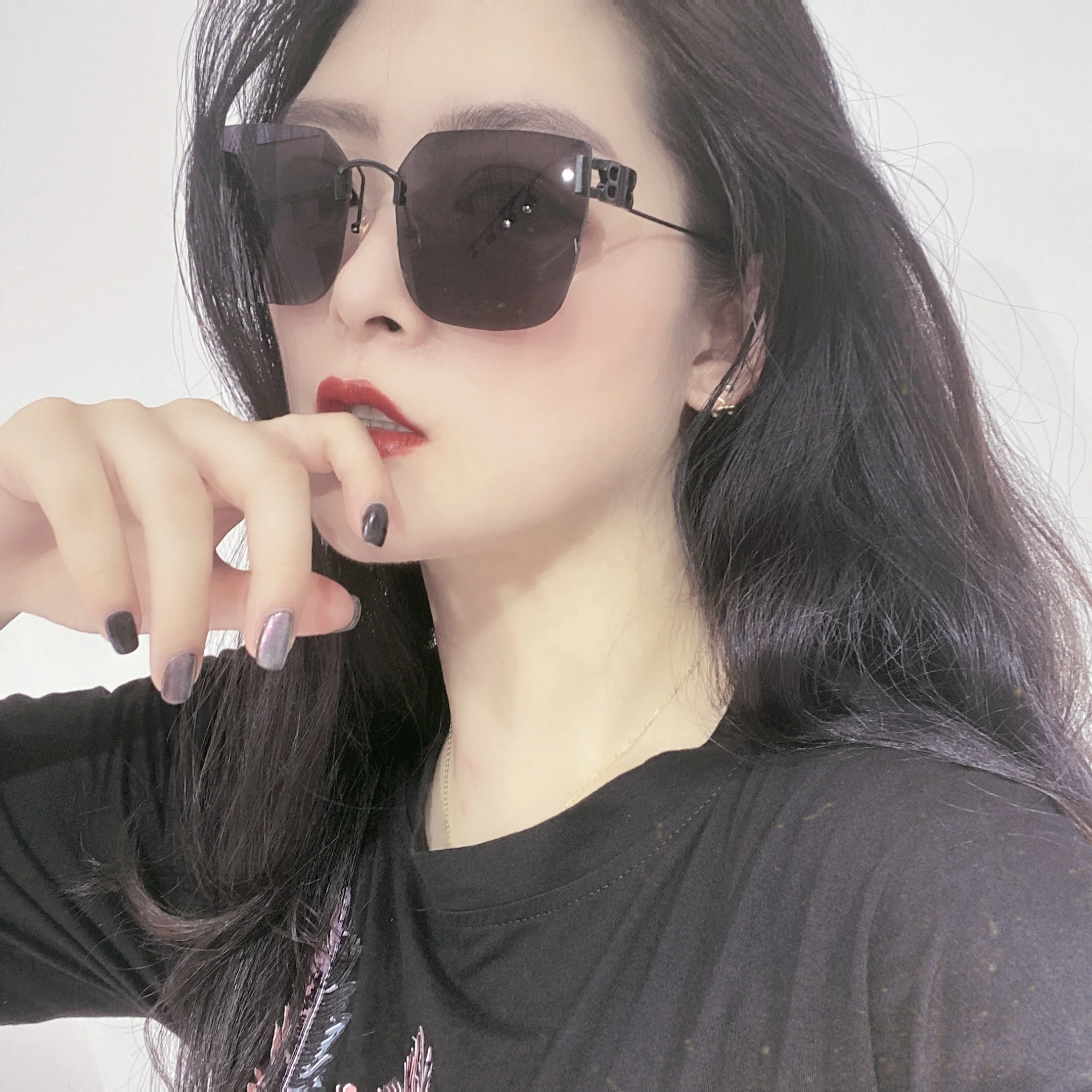Classic frameless design with oversized square rimless sunglasses for 2021 shopping party self-shot driving UV400 women 50680
Classic frameless design with oversized square rimless sunglasses for 2021 shopping party self-shot driving UV400 women 50680