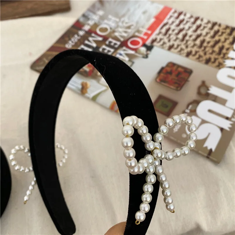 JUHU New style black velvet texture retro pearl bow headband high-end versatile pearl accessories headband for women 2020
JUHU New style black velvet texture retro pearl bow headband high-end versatile pearl accessories headband for women 2020