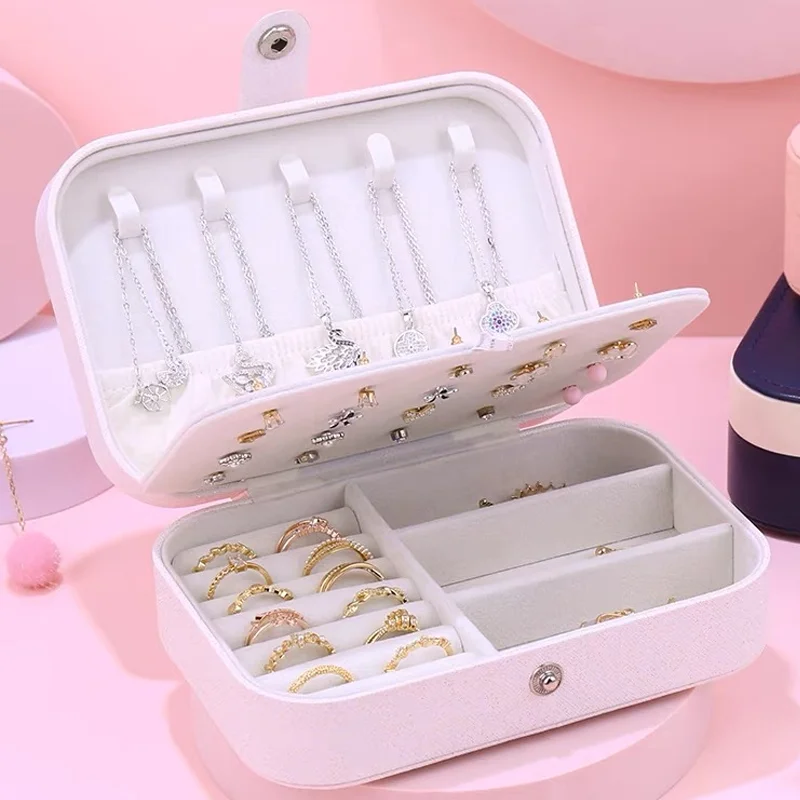 Custom gold foil logo girls fashion leather waterproof travel size organizer jewelry box for wedding earring necklace package, Pearl white/pink/blue and white
Custom gold foil logo girls fashion leather waterproof travel size organizer jewelry box for wedding earring necklace package, Pearl white/pink/blue and white