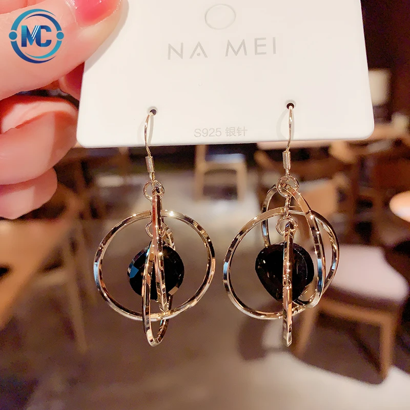 Korean New Fashion Rhinestone Hoop Earrings Shine Crystal Hollow Gold Color Round Circle Earring For Women Wedding Jewelry Gift
Korean New Fashion Rhinestone Hoop Earrings Shine Crystal Hollow Gold Color Round Circle Earring For Women Wedding Jewelry Gift