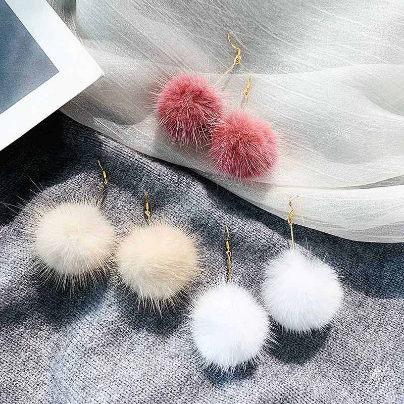 2020 hook drop fur ball earrings 
2020 hook drop fur ball earrings