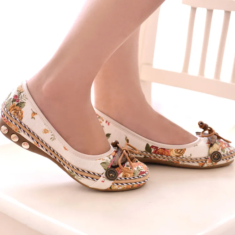Women Beautiful Embroider National Style Leisure Flat Shoes Flat Shoes Sandals Size 35-40
Women Beautiful Embroider National Style Leisure Flat Shoes Flat Shoes Sandals Size 35-40