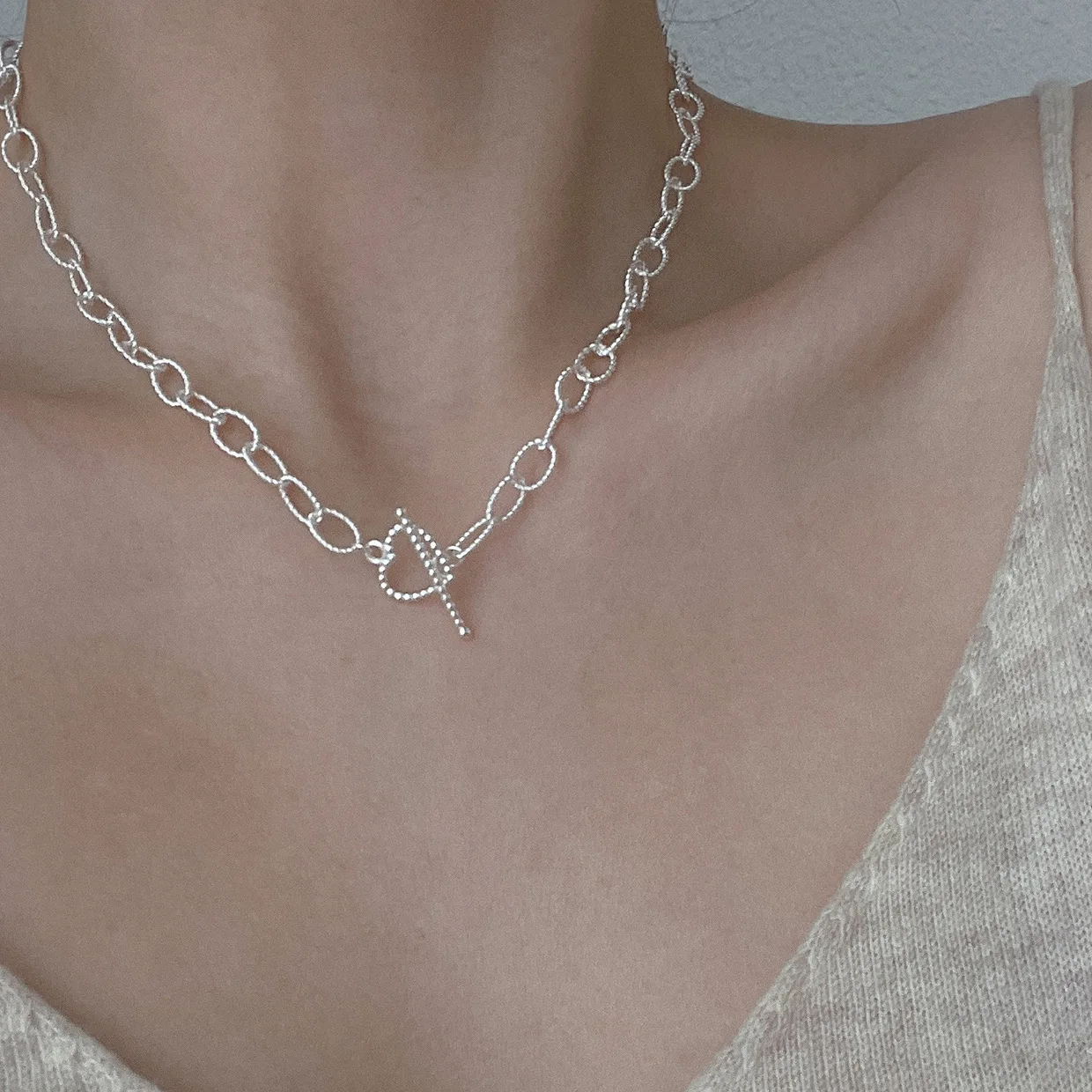 HPXmas New Arrival S925 Sterling Silver OT Heart Buckle Necklace Stylish Heart Geometric Chain Beaded Necklace For Women
HPXmas New Arrival S925 Sterling Silver OT Heart Buckle Necklace Stylish Heart Geometric Chain Beaded Necklace For Women