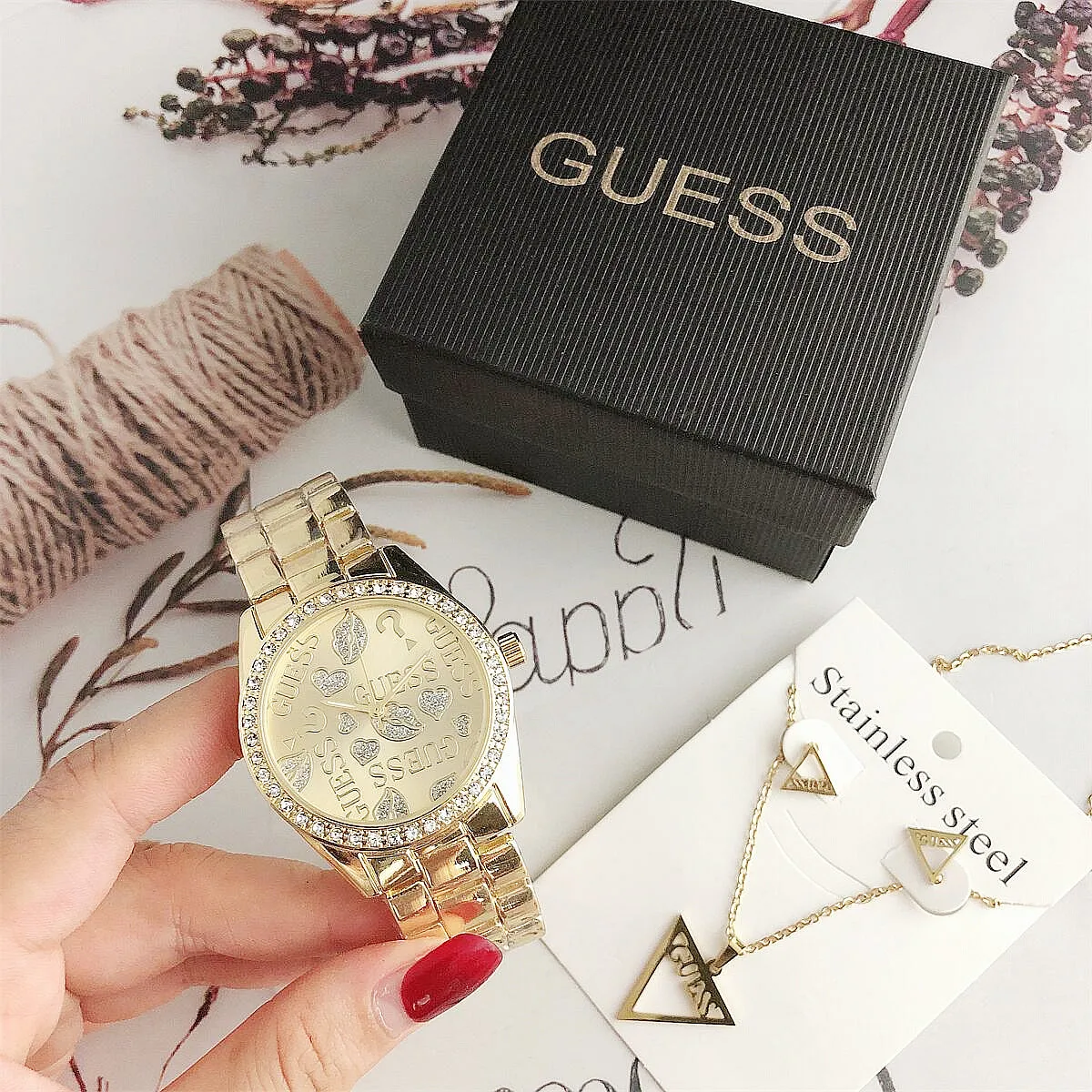 New arrival fashion mens watches high quality wristwatch luxury quartz alloy fashion luxury women diamond watch set, Black
New arrival fashion mens watches high quality wristwatch luxury quartz alloy fashion luxury women diamond watch set, Black