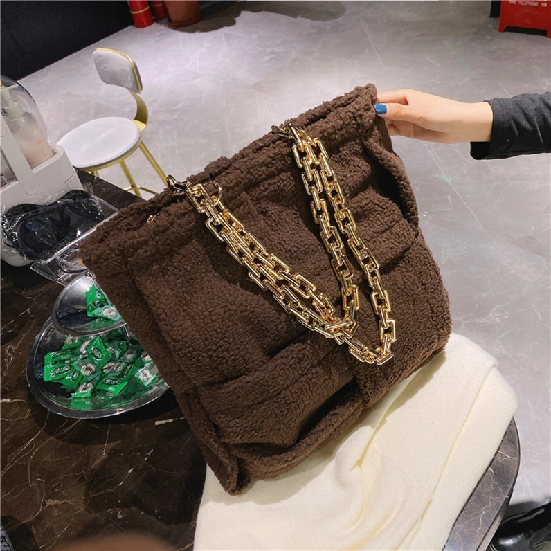 XP1088 utumn and winter new lamb hair tote bag women 2020 fashion chain large capacity shoulder handbag underarm bag
XP1088 utumn and winter new lamb hair tote bag women 2020 fashion chain large capacity shoulder handbag underarm bag