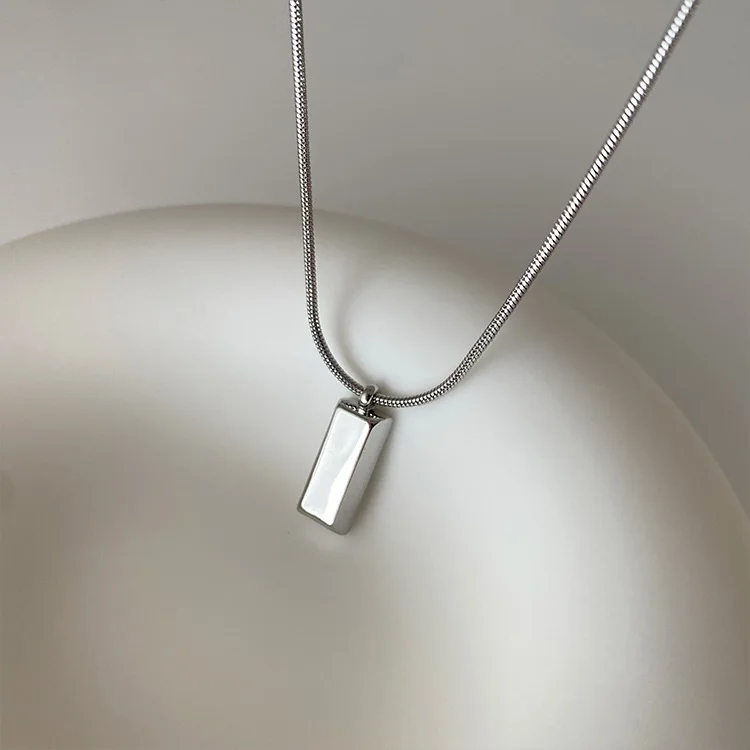Vershal B446 Modern Design Silver Plated Minimalist Chic Silver Bar Pendant Necklace Jewelry
Vershal B446 Modern Design Silver Plated Minimalist Chic Silver Bar Pendant Necklace Jewelry