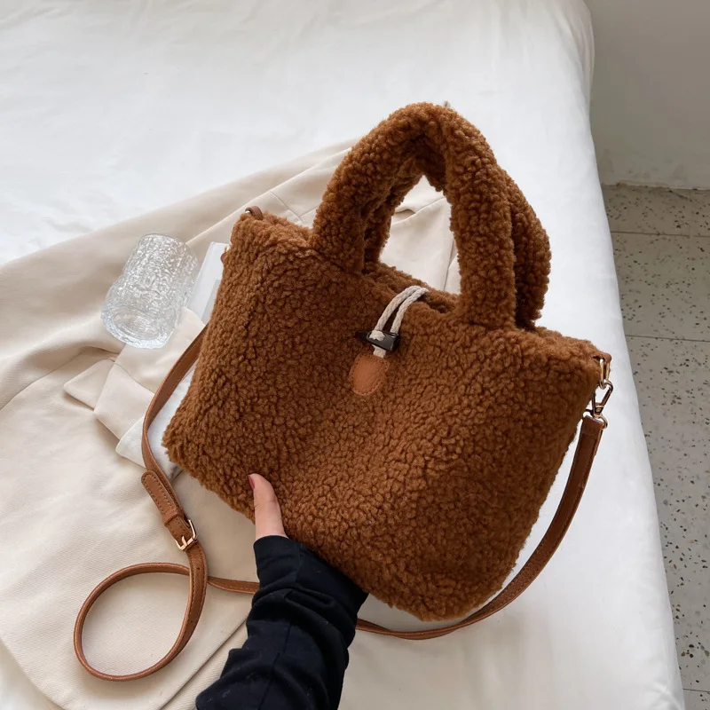 New Fashion Fall Winter Ladies Tote Bags Solid Color Plush Shoulder Bag Cheap Purse Bucket Handbag for Women
New Fashion Fall Winter Ladies Tote Bags Solid Color Plush Shoulder Bag Cheap Purse Bucket Handbag for Women