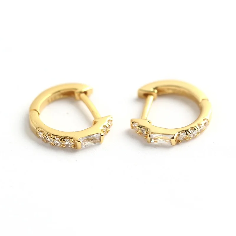 Minimalist 925 sterling silver 18k gold plated hot selling letter D shape with diamond zircon hoop earrings
Minimalist 925 sterling silver 18k gold plated hot selling letter D shape with diamond zircon hoop earrings
