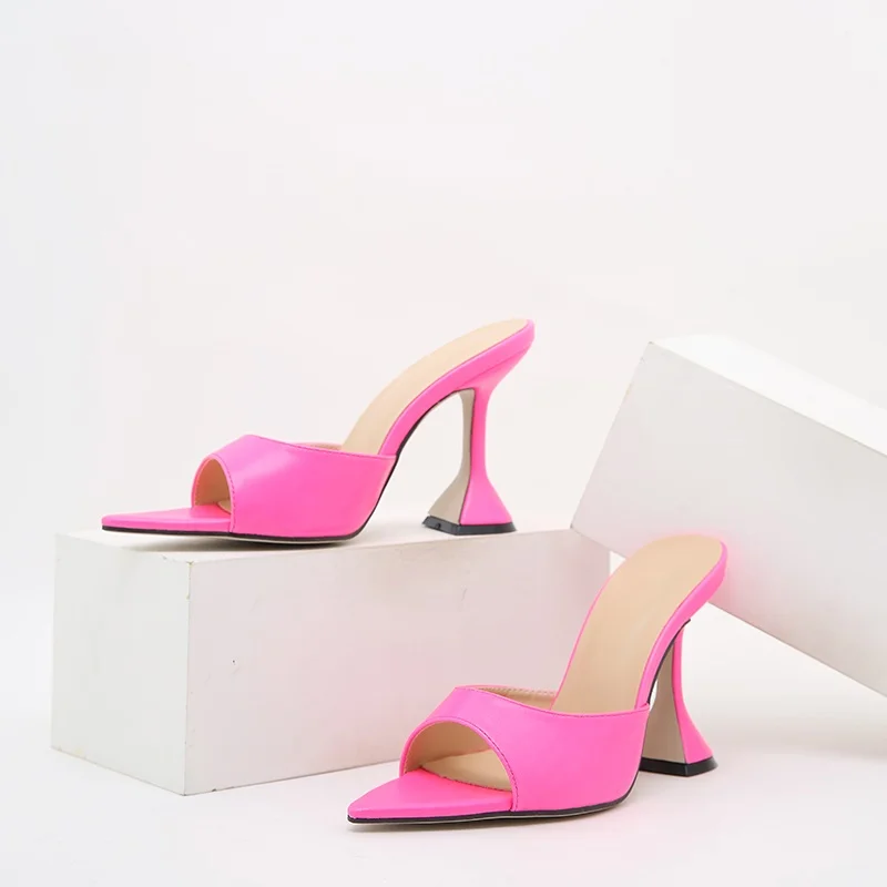2022 new European and American smooth face pointed wine cup heel design open toe high-heeled sandals slippers
2022 new European and American smooth face pointed wine cup heel design open toe high-heeled sandals slippers