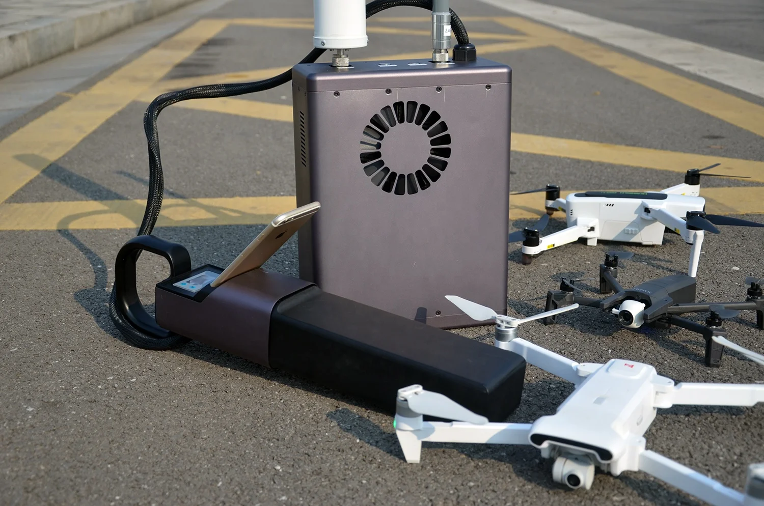 Drone detector jammer all in one up to 2.5km omni-directional Jammer Anti Drone System for VIP