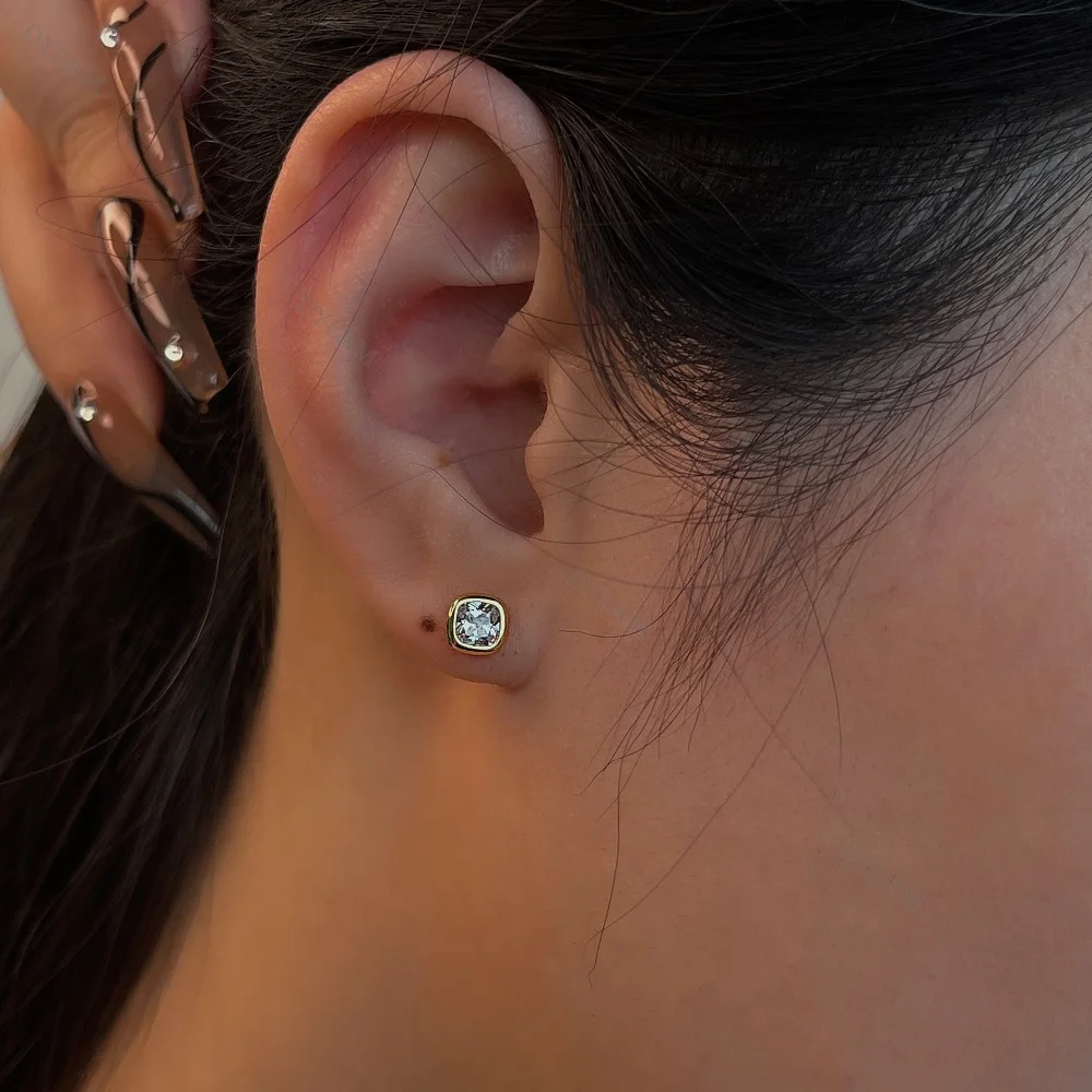 Dylam minimalism Earring 2021 Women Shape 925 Sterling Silver Unique Jewelry 18 k Gold Plated Zircon Simple Square Stud Earrings
Dylam minimalism Earring 2021 Women Shape 925 Sterling Silver Unique Jewelry 18 k Gold Plated Zircon Simple Square Stud Earrings