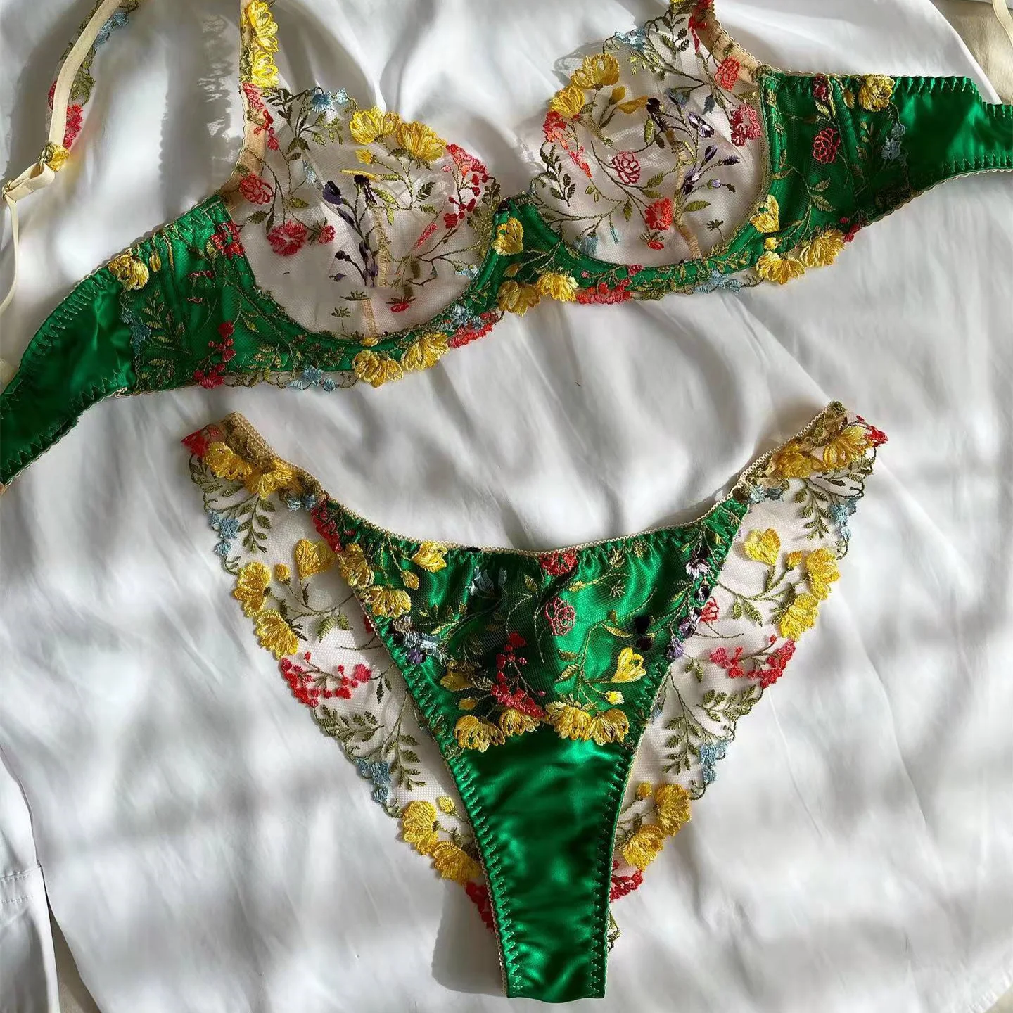 2022 New Fashion Luxury Lingeries Set Lace Floral Embroidery Lingerie Women's Two Piece Set, Green
2022 New Fashion Luxury Lingeries Set Lace Floral Embroidery Lingerie Women's Two Piece Set, Green