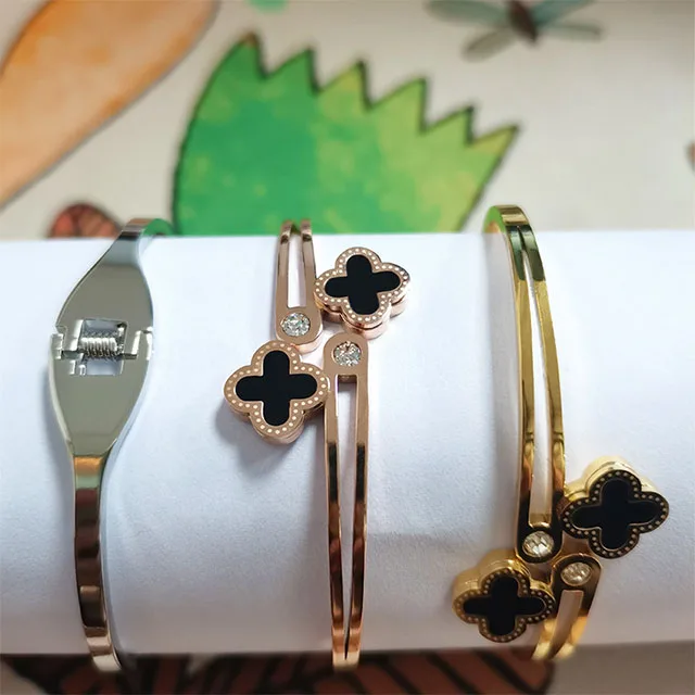 Simple Double Four Leaf Flower Titanium Steel Bracelet Girls 18K Gold Diamond Shell Bracelet Bracelet
Simple Double Four Leaf Flower Titanium Steel Bracelet Girls 18K Gold Diamond Shell Bracelet Bracelet