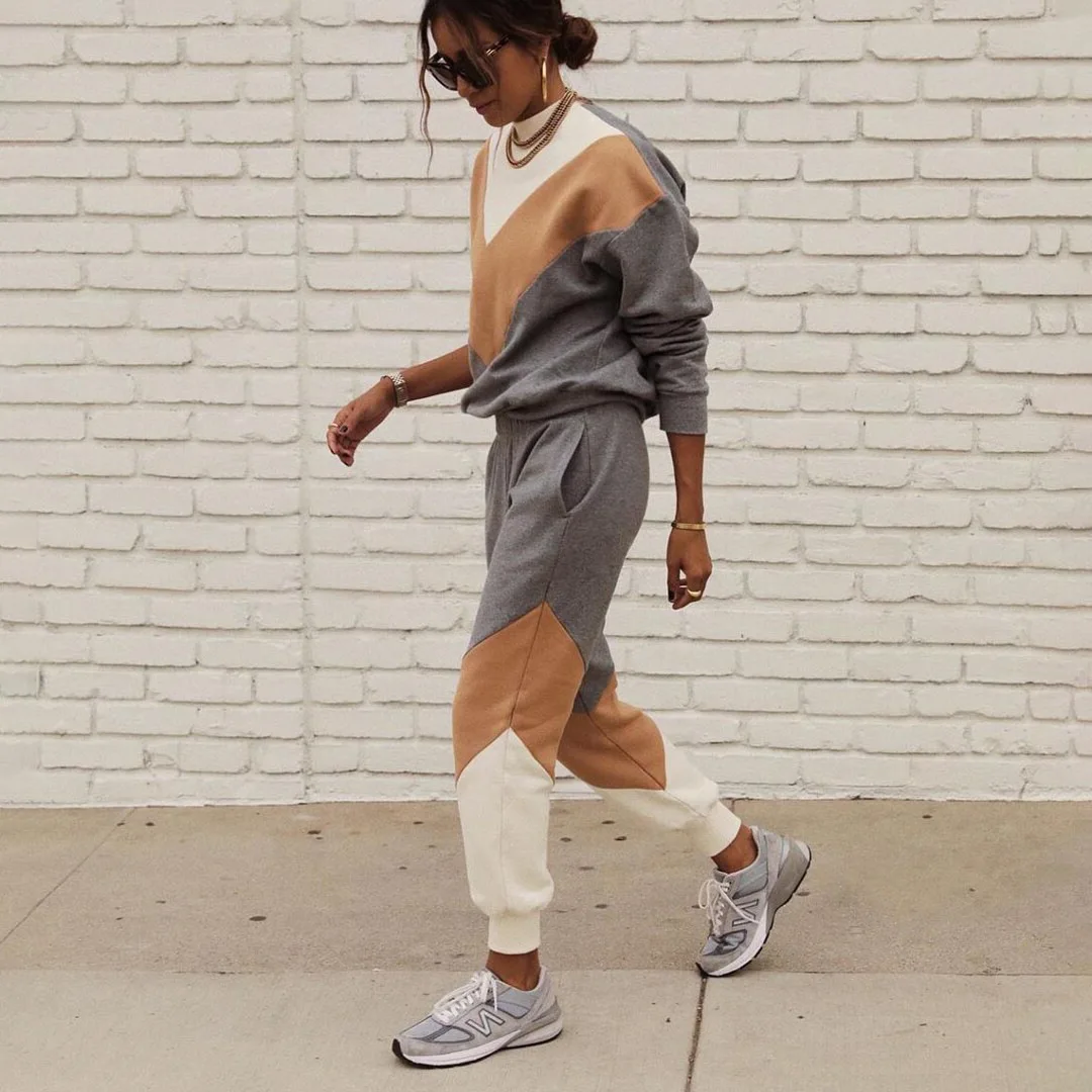 2021 hot selling Europe and the United States women's autumn and winter new fashion colour blocking sweater suit two-piece
2021 hot selling Europe and the United States women's autumn and winter new fashion colour blocking sweater suit two-piece