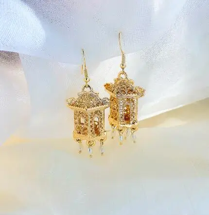 2019 personality creative Metal hollow design Korean Drop earrings Women Vintage style pearl joker Earrings jewelry
2019 personality creative Metal hollow design Korean Drop earrings Women Vintage style pearl joker Earrings jewelry