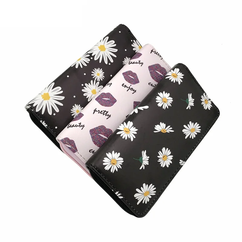 New English words lips Daisy PU Wallet Lady student wallet single zipper wallet Passport bag Cosmetic bag handbag Factory spot
New English words lips Daisy PU Wallet Lady student wallet single zipper wallet Passport bag Cosmetic bag handbag Factory spot