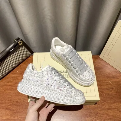 2021 brand Sneake star full drill shoes women loose cake thick bottom casual shoes leather full drill board shoes flat INS trend, Black,white
2021 brand Sneake star full drill shoes women loose cake thick bottom casual shoes leather full drill board shoes flat INS trend, Black,white