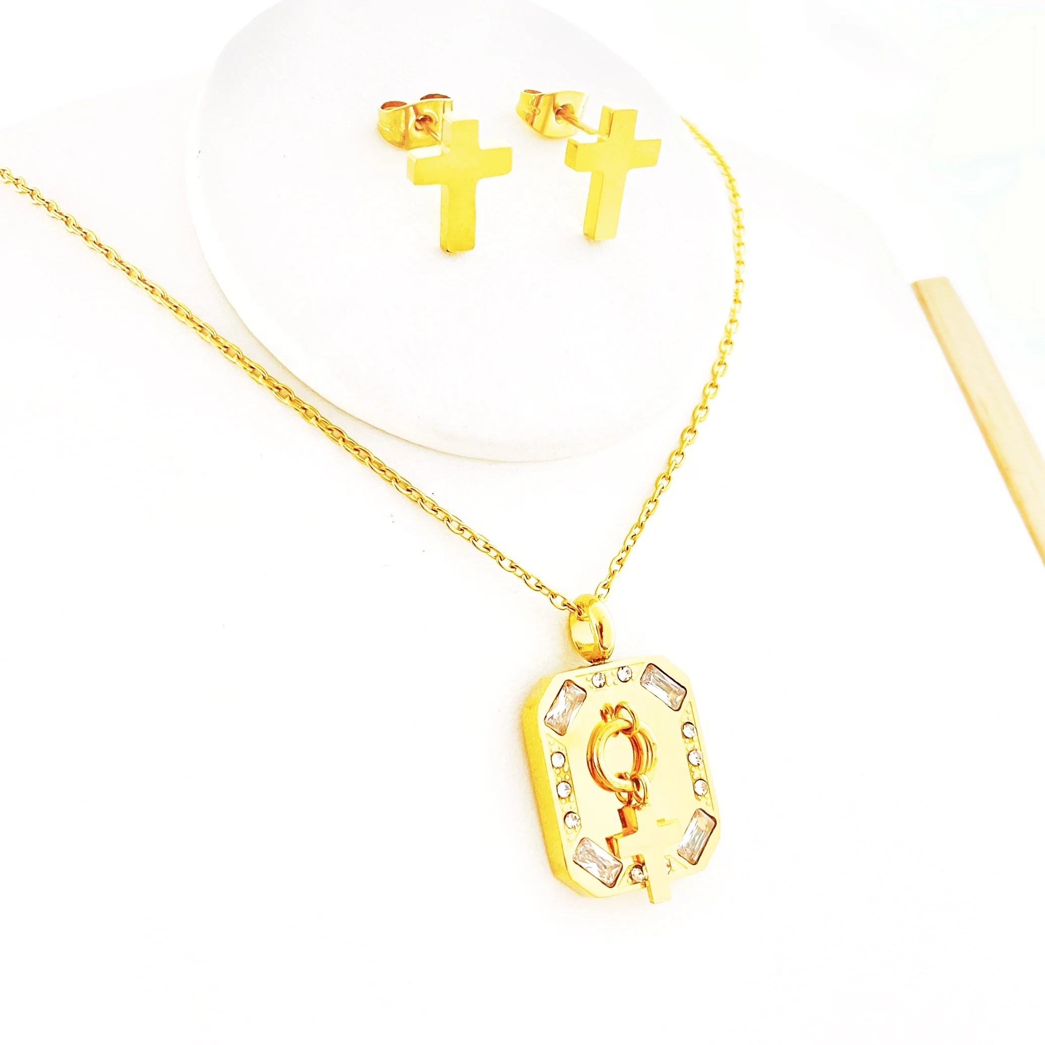 Cross Necklace Simple Necklaces Women Chain Ladies Pendant Girls Jewelry Yellow Gold Color Vintage European Metal Collares
Cross Necklace Simple Necklaces Women Chain Ladies Pendant Girls Jewelry Yellow Gold Color Vintage European Metal Collares