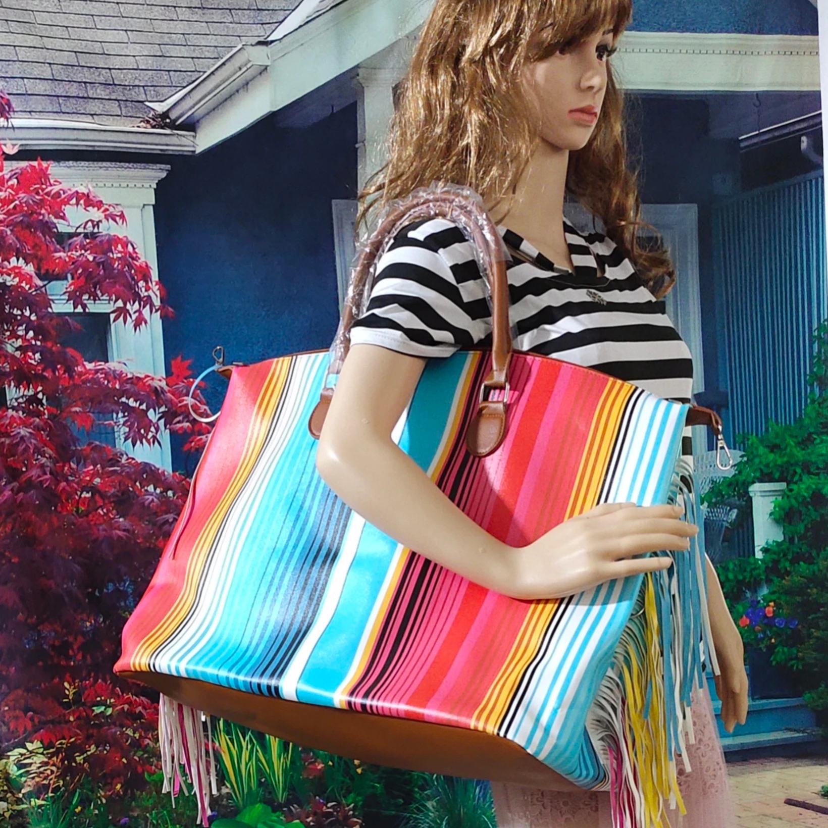 Free samples of fashion ladies' large-capacity handbags PU leather tassel bag with various patterns and bright colors Support OE
Free samples of fashion ladies' large-capacity handbags PU leather tassel bag with various patterns and bright colors Support OE