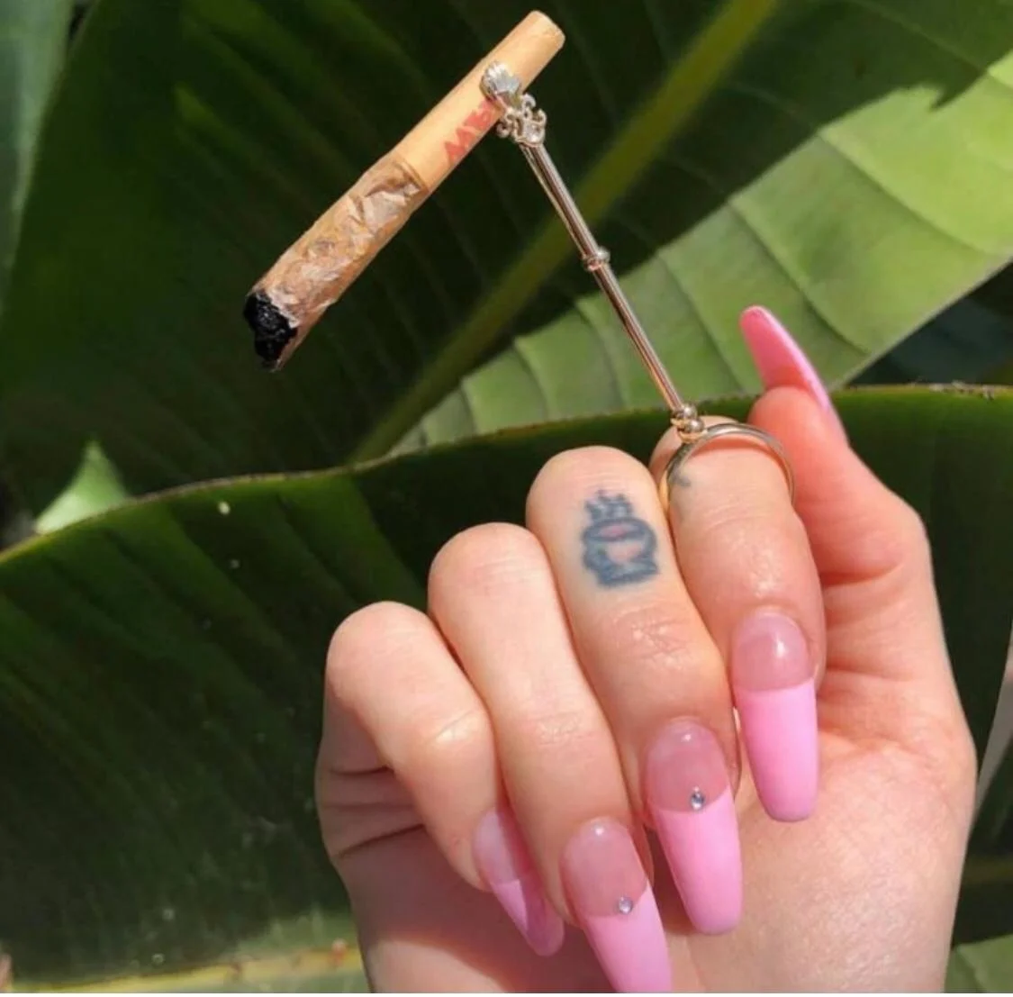Hand Design Smoking Roach Clips Cigarette Ring Holder For Smoker Women, Silver,gold,rose gold
Hand Design Smoking Roach Clips Cigarette Ring Holder For Smoker Women, Silver,gold,rose gold