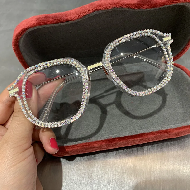 DCOPTICAL 2021 Trend Square Big Frame Metal Fancy Diamond Women Fashion Ladies Clear Lens Sun Glasses Optical Frame
DCOPTICAL 2021 Trend Square Big Frame Metal Fancy Diamond Women Fashion Ladies Clear Lens Sun Glasses Optical Frame