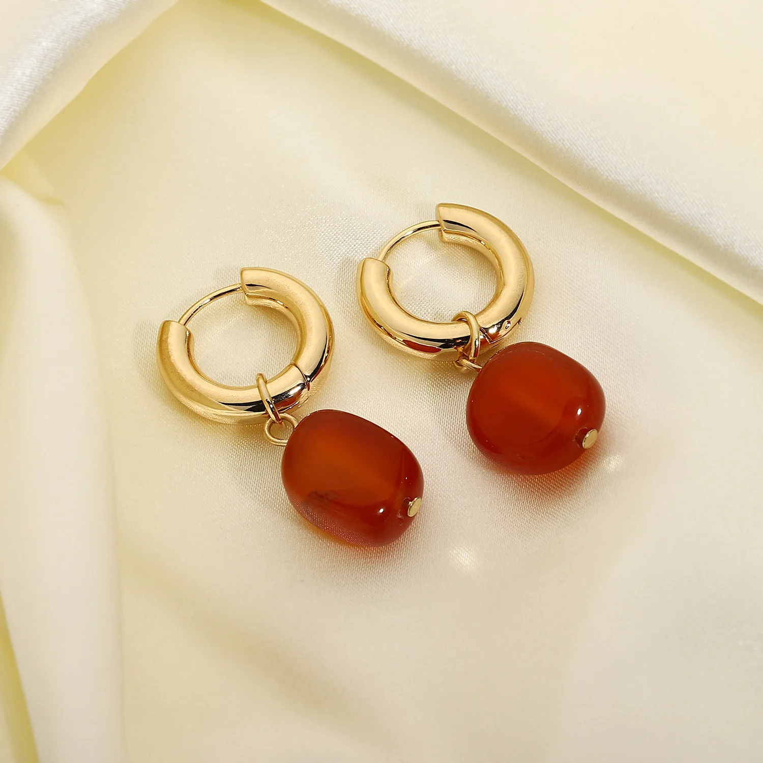 European New Gold Clip-on Hoop Earrings Fashion Geometric Square Red Gemstone Drop Earrings, Picture shows
European New Gold Clip-on Hoop Earrings Fashion Geometric Square Red Gemstone Drop Earrings, Picture shows