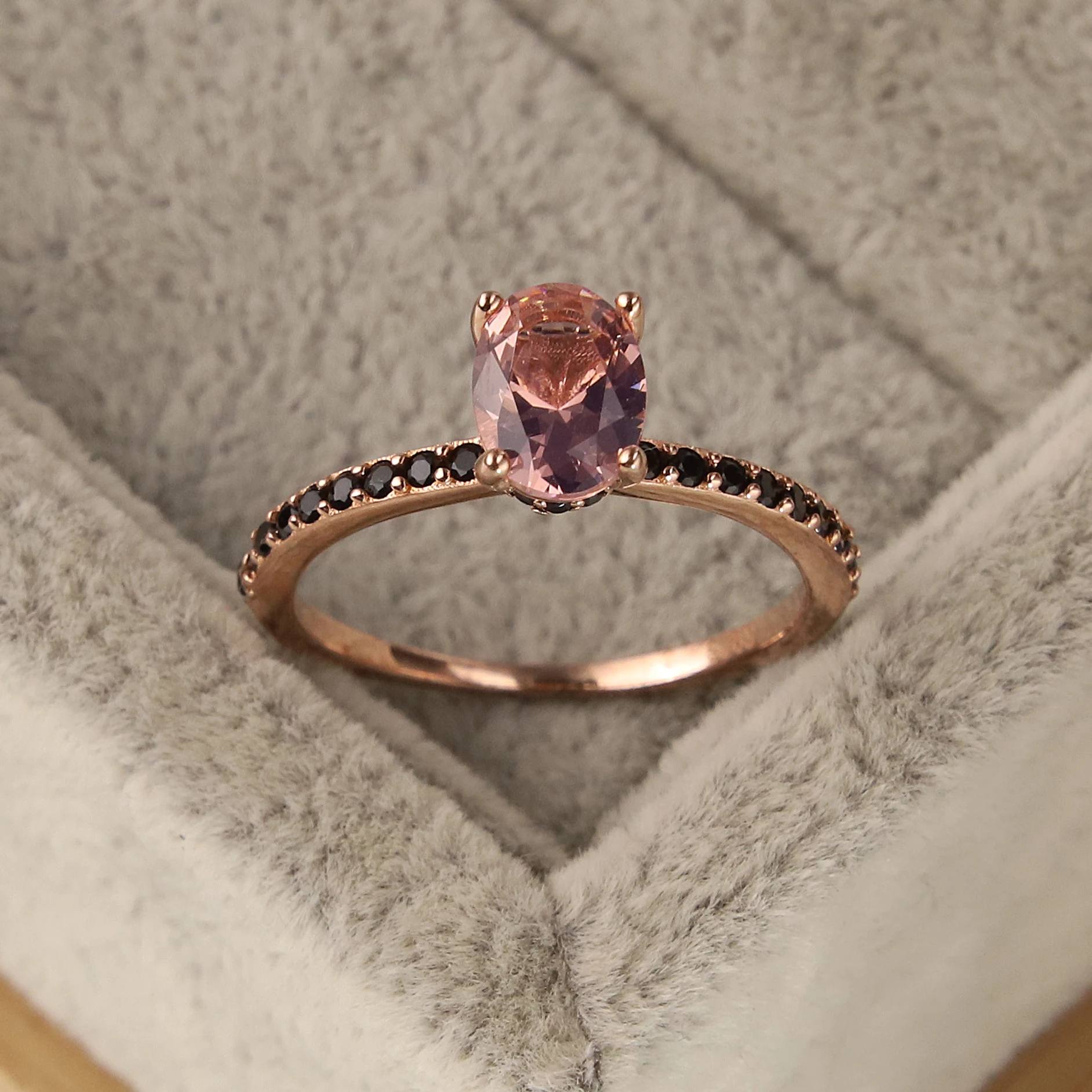 Hot selling in Europe and the elegant fashion 925 sterling silver ring with ms black zircon champagne crystal jewelry gifts
Hot selling in Europe and the elegant fashion 925 sterling silver ring with ms black zircon champagne crystal jewelry gifts