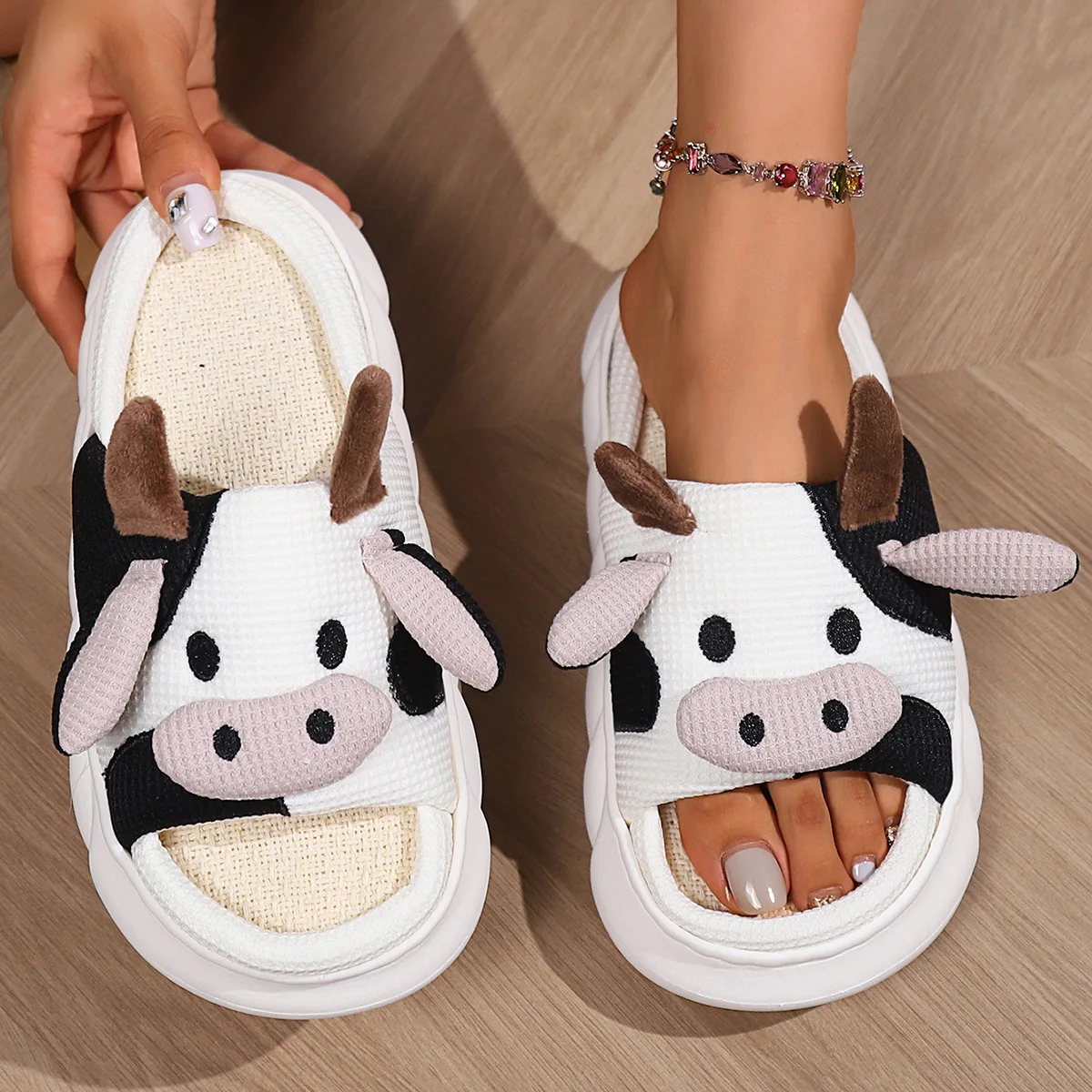 Women EVA Sole Open Toe Thick Sole Cute Animal Cartoon Cow Slippers High Quality Indoor Home House Cotton Linen Slippers
Women EVA Sole Open Toe Thick Sole Cute Animal Cartoon Cow Slippers High Quality Indoor Home House Cotton Linen Slippers