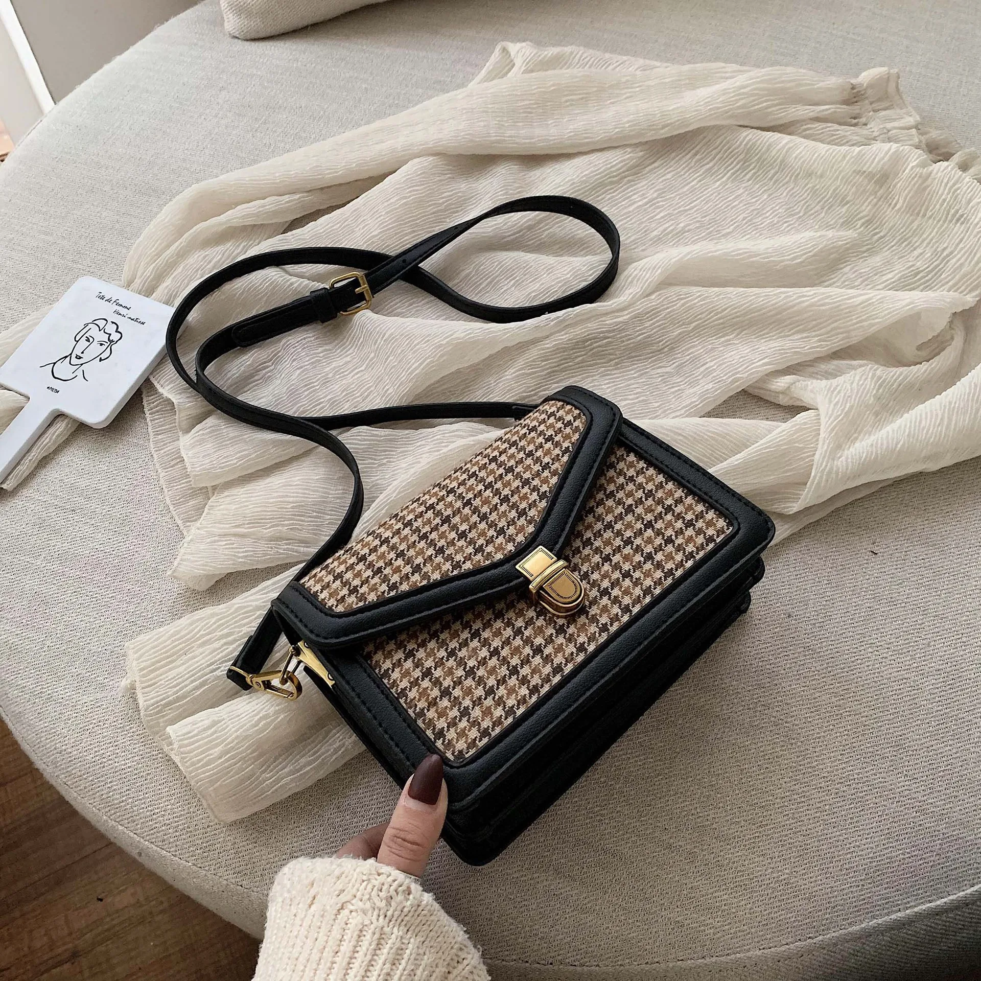 Retro Square Shoulder handbags for Women In Winter Leather Handbags for Ladies Tartan Crossbody Luxury Designer Women Bags
Retro Square Shoulder handbags for Women In Winter Leather Handbags for Ladies Tartan Crossbody Luxury Designer Women Bags