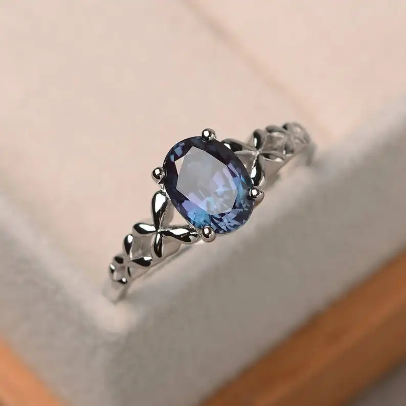 CAOSHI New Stylish Lady Light Simple Silver Ring Inlaid with Oval Blue Zircon Ring Engagement Wedding Women
CAOSHI New Stylish Lady Light Simple Silver Ring Inlaid with Oval Blue Zircon Ring Engagement Wedding Women