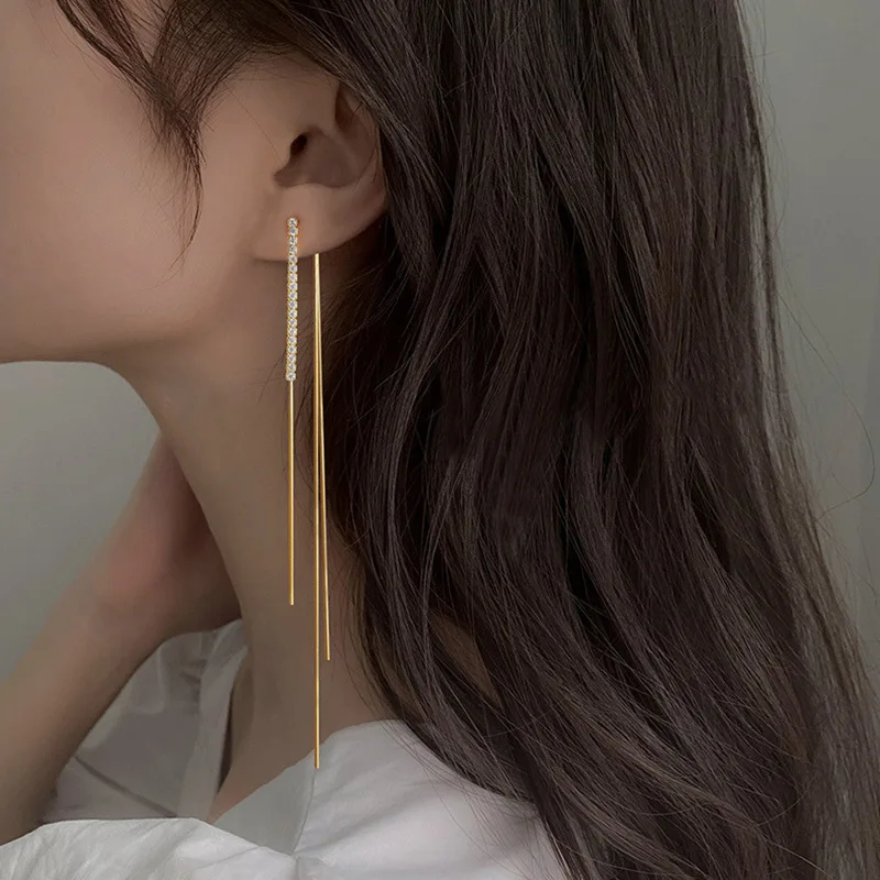Fashionable and versatile s925 silver glitter diamond tassel earrings high-end and long earrings
Fashionable and versatile s925 silver glitter diamond tassel earrings high-end and long earrings